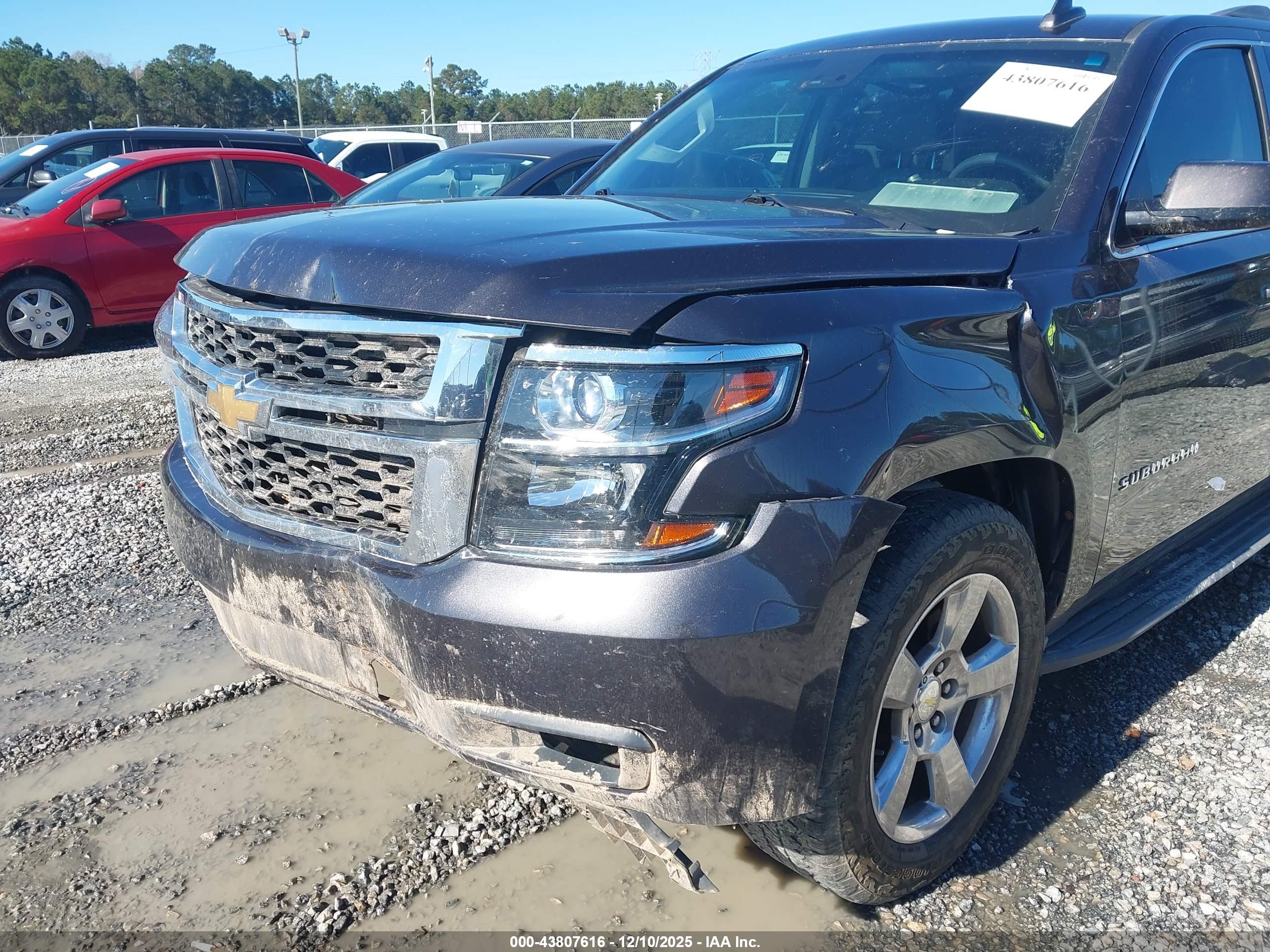 CHEVROLET SUBURBAN image 6