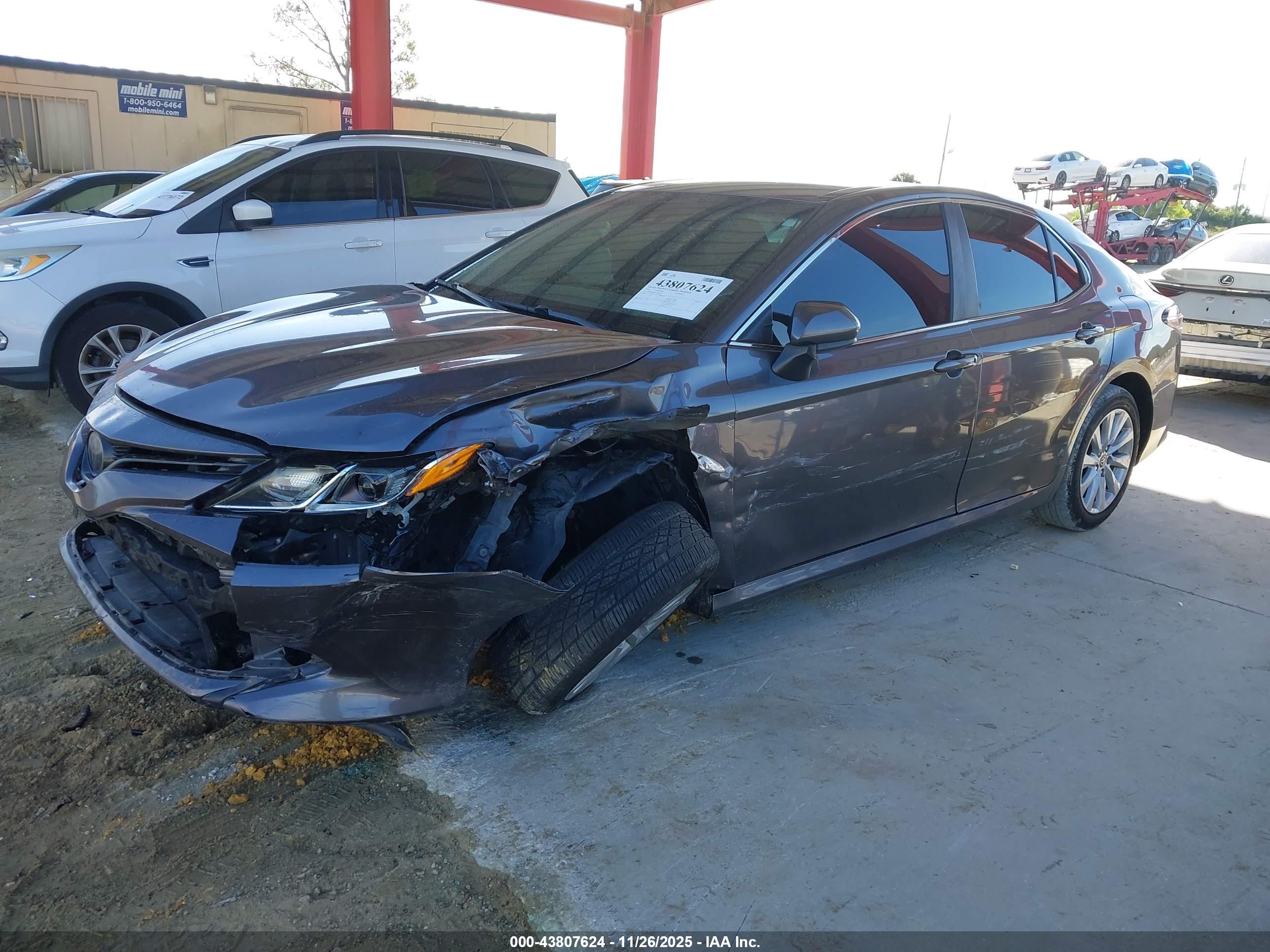 TOYOTA CAMRY image 2