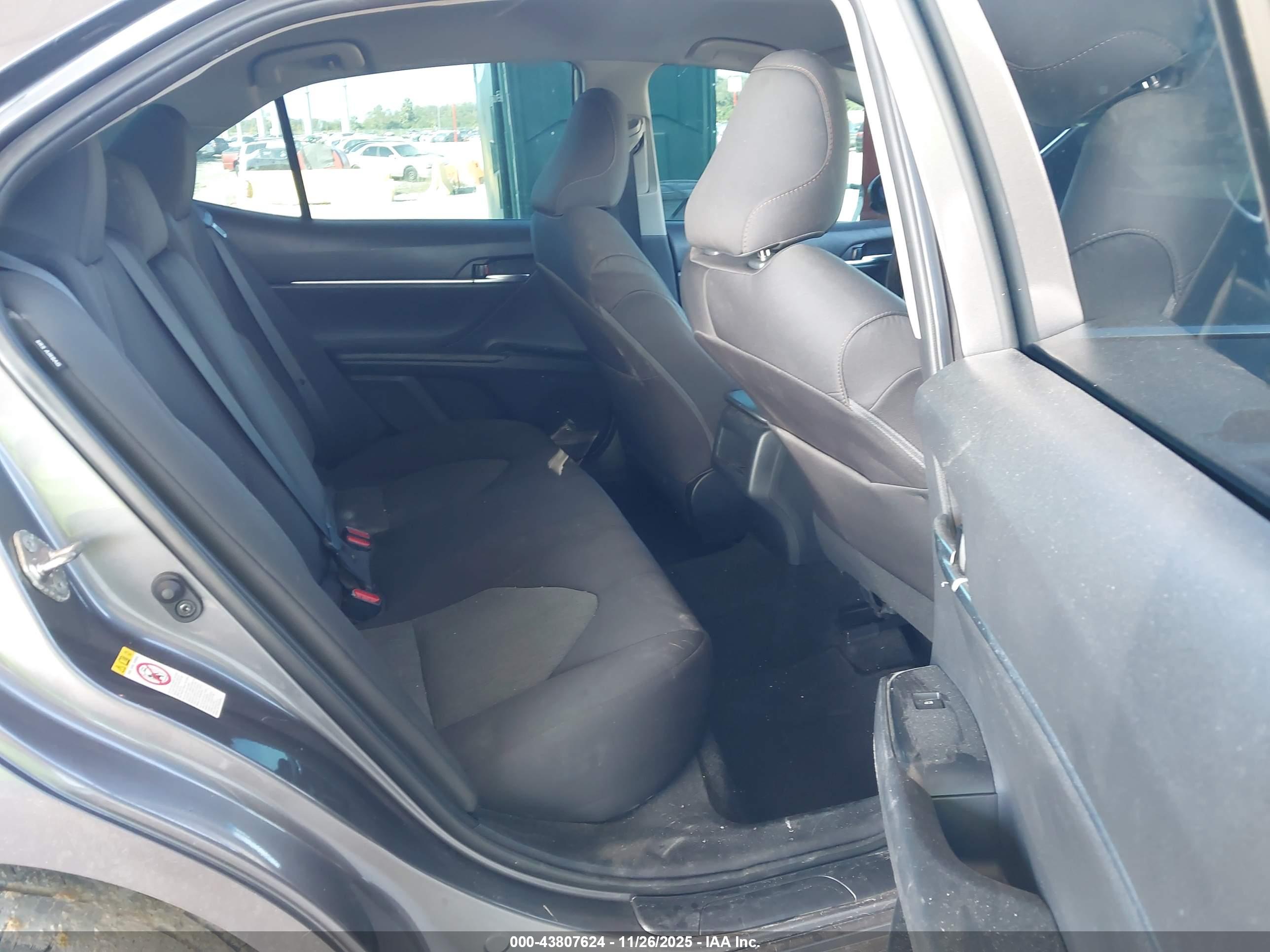 TOYOTA CAMRY image 8