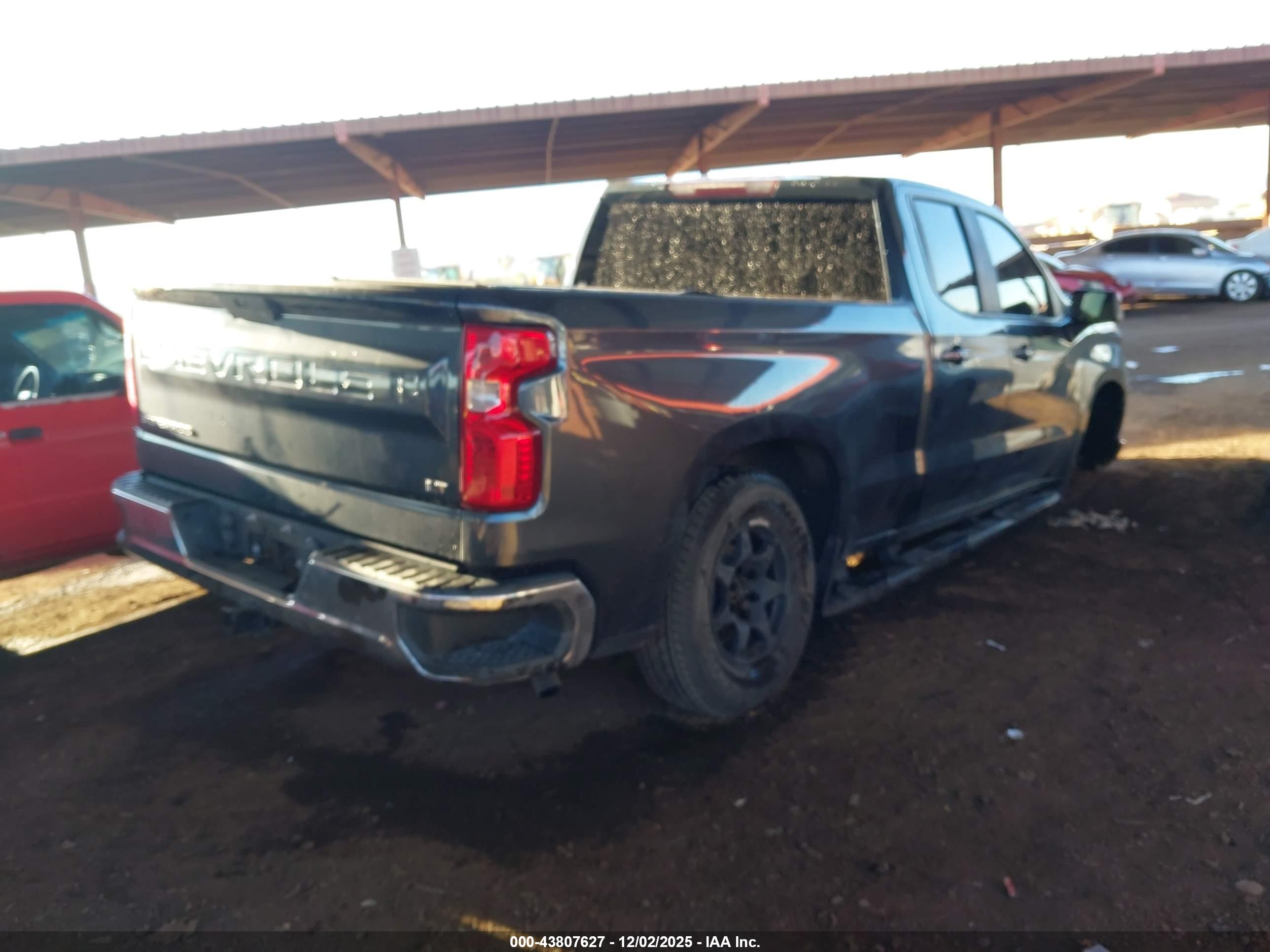 CHEVROLET SILVERADO image 4