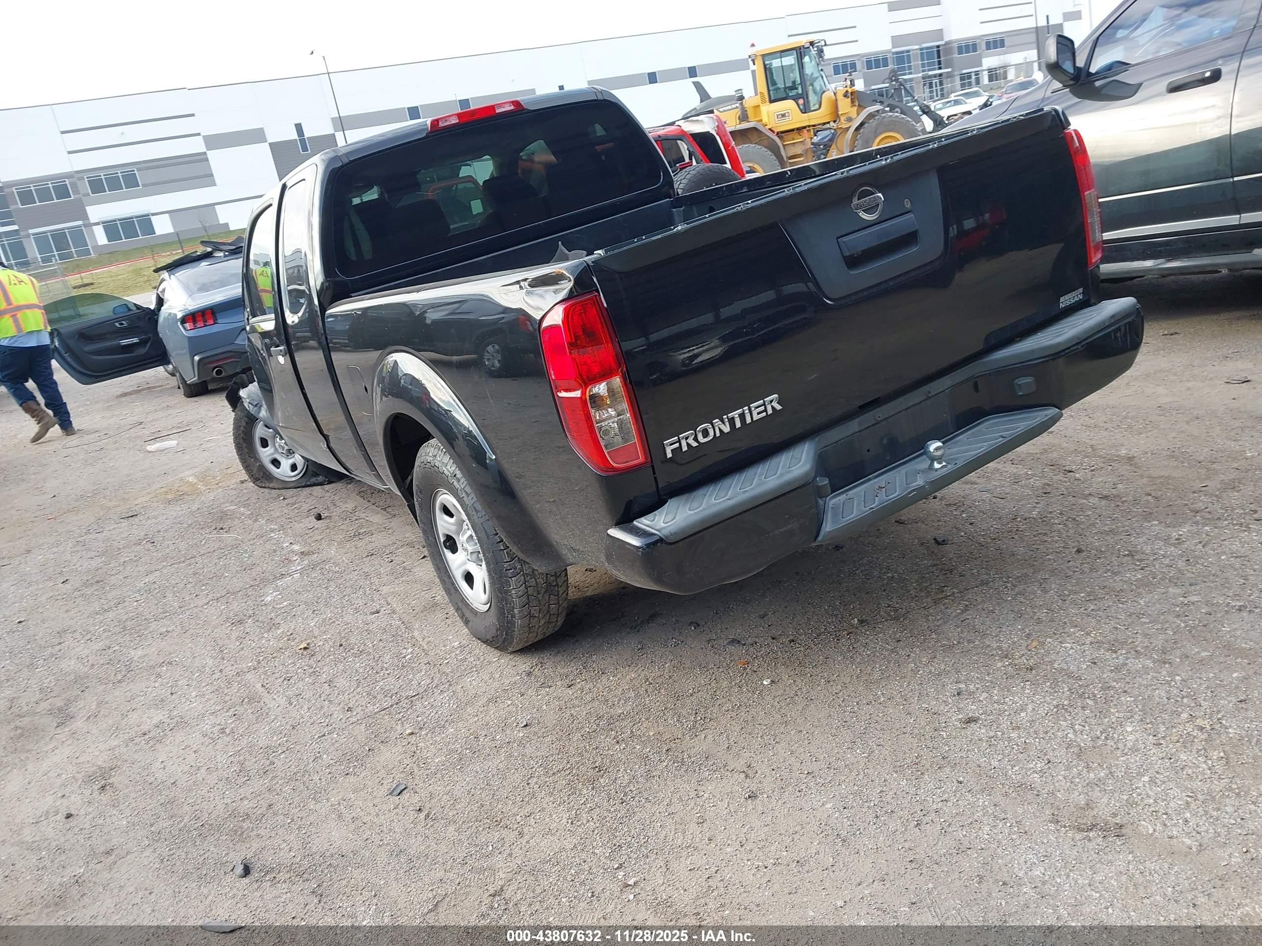 NISSAN FRONTIER image 3