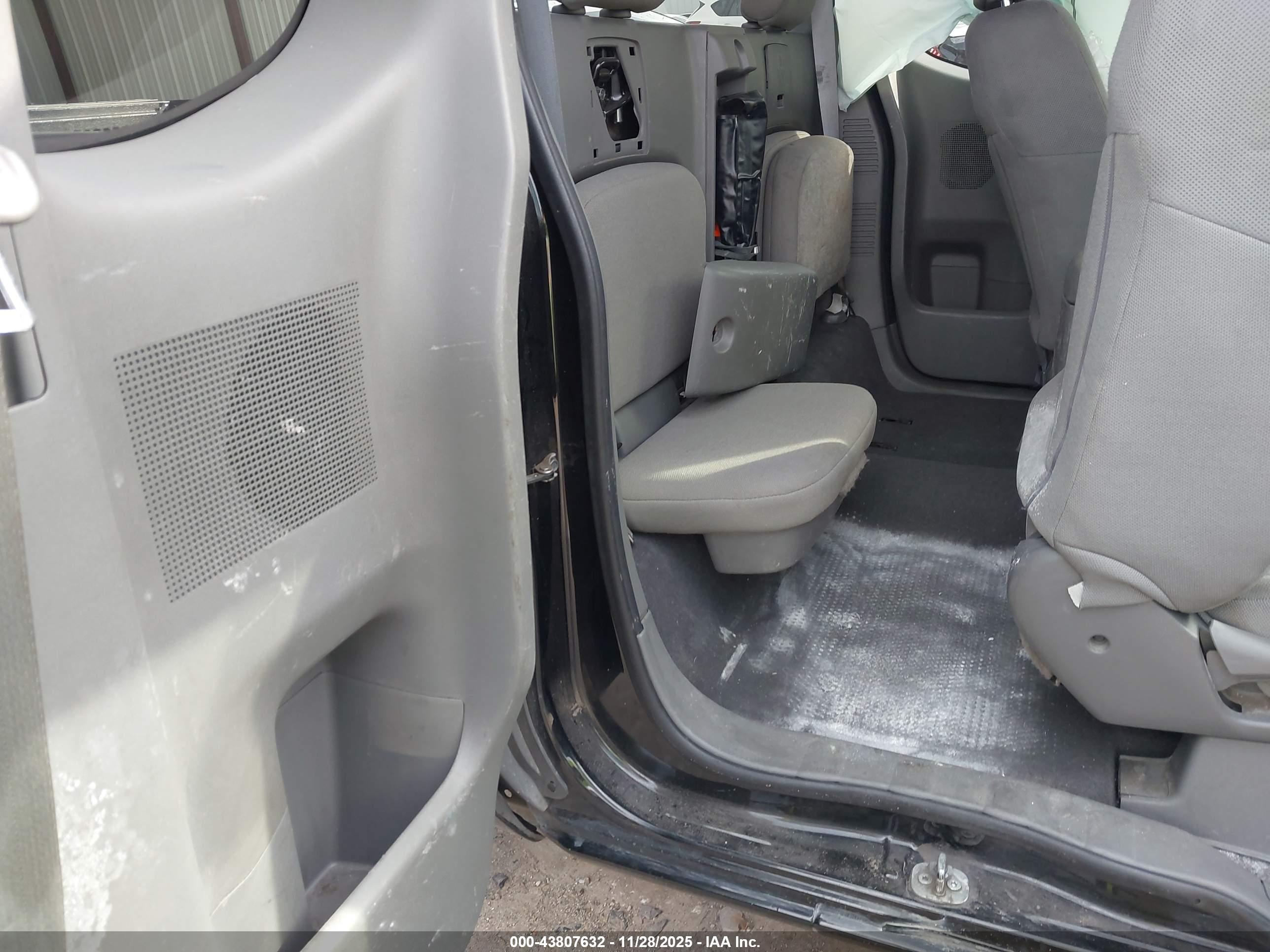 NISSAN FRONTIER image 8