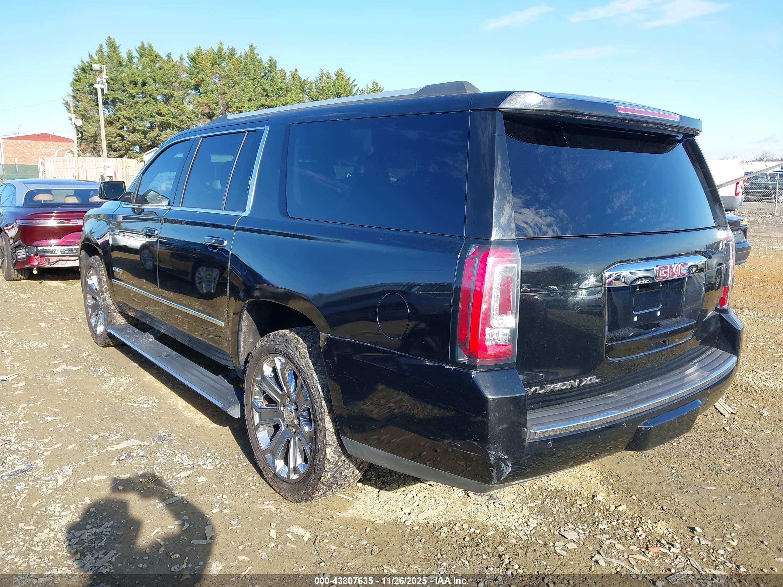 GMC YUKON image 3