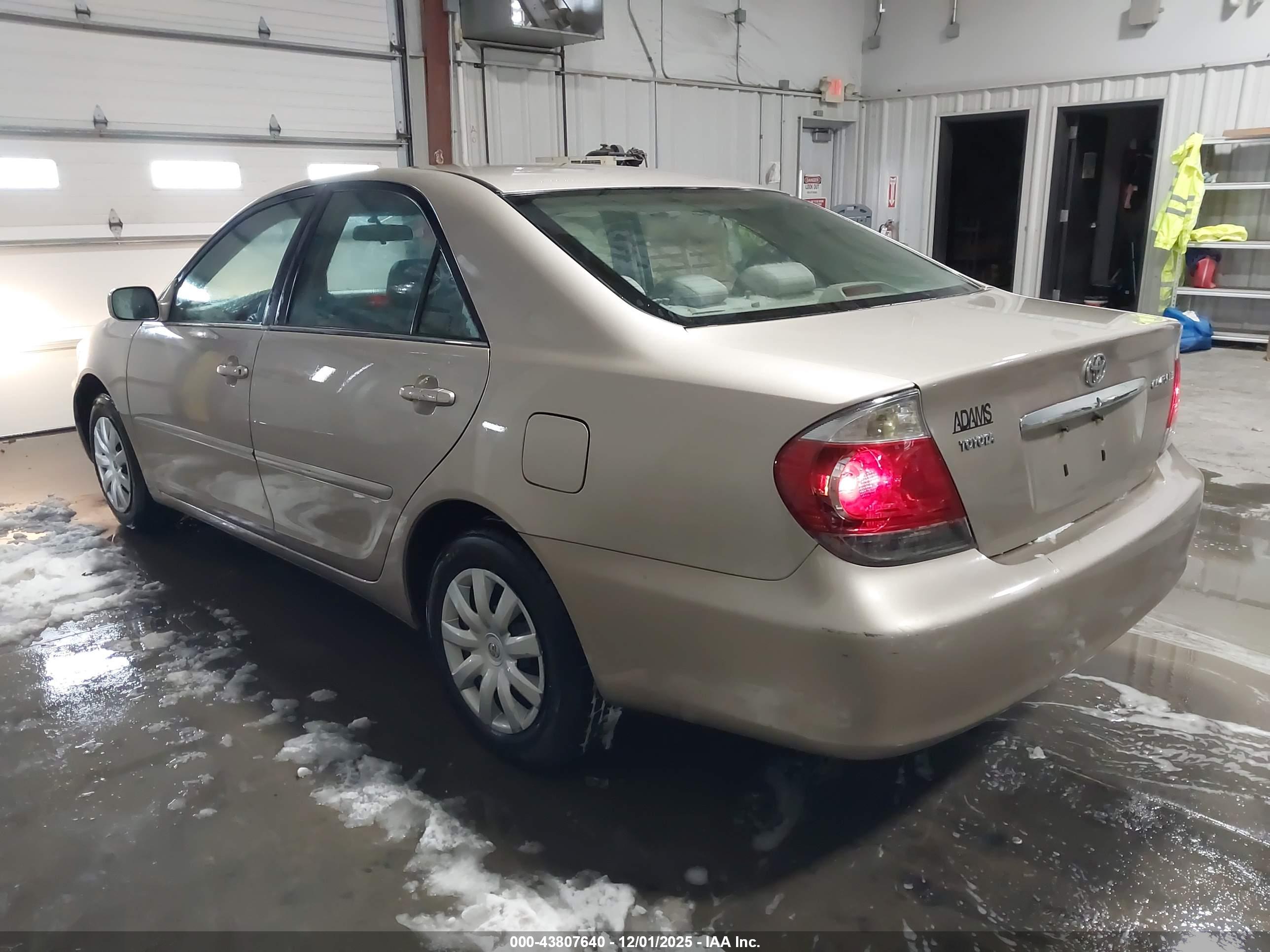 TOYOTA CAMRY image 3