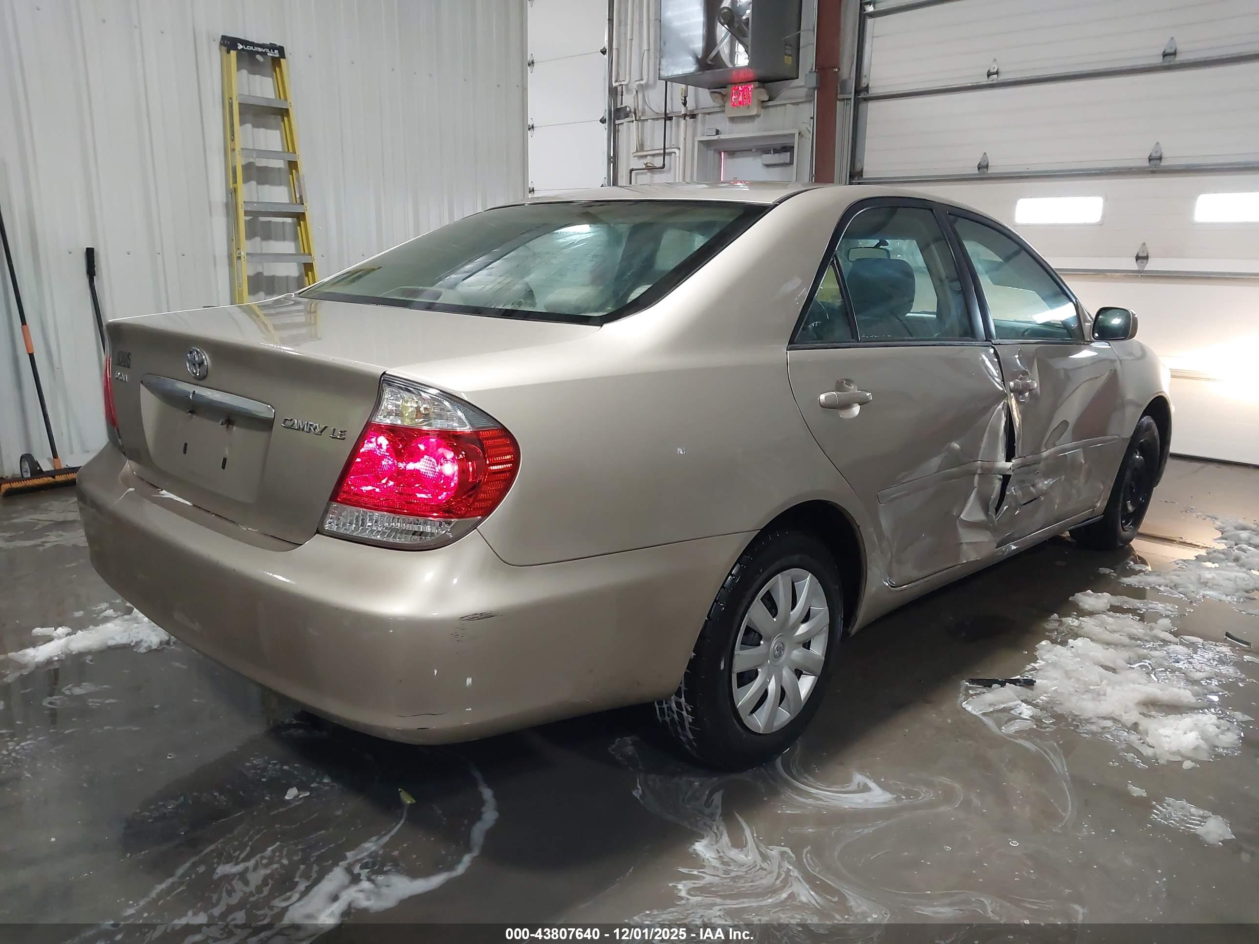 TOYOTA CAMRY image 4