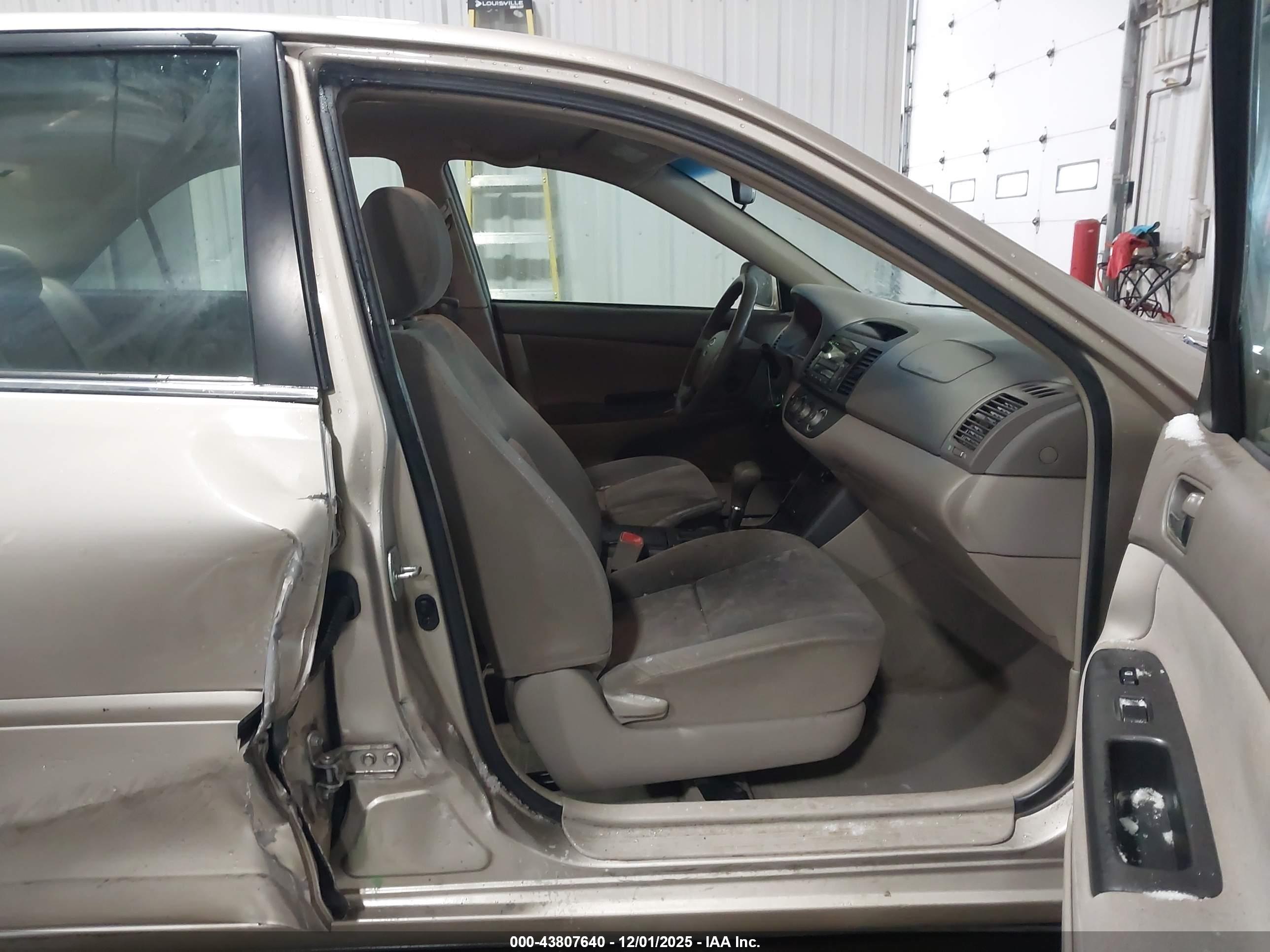 TOYOTA CAMRY image 5
