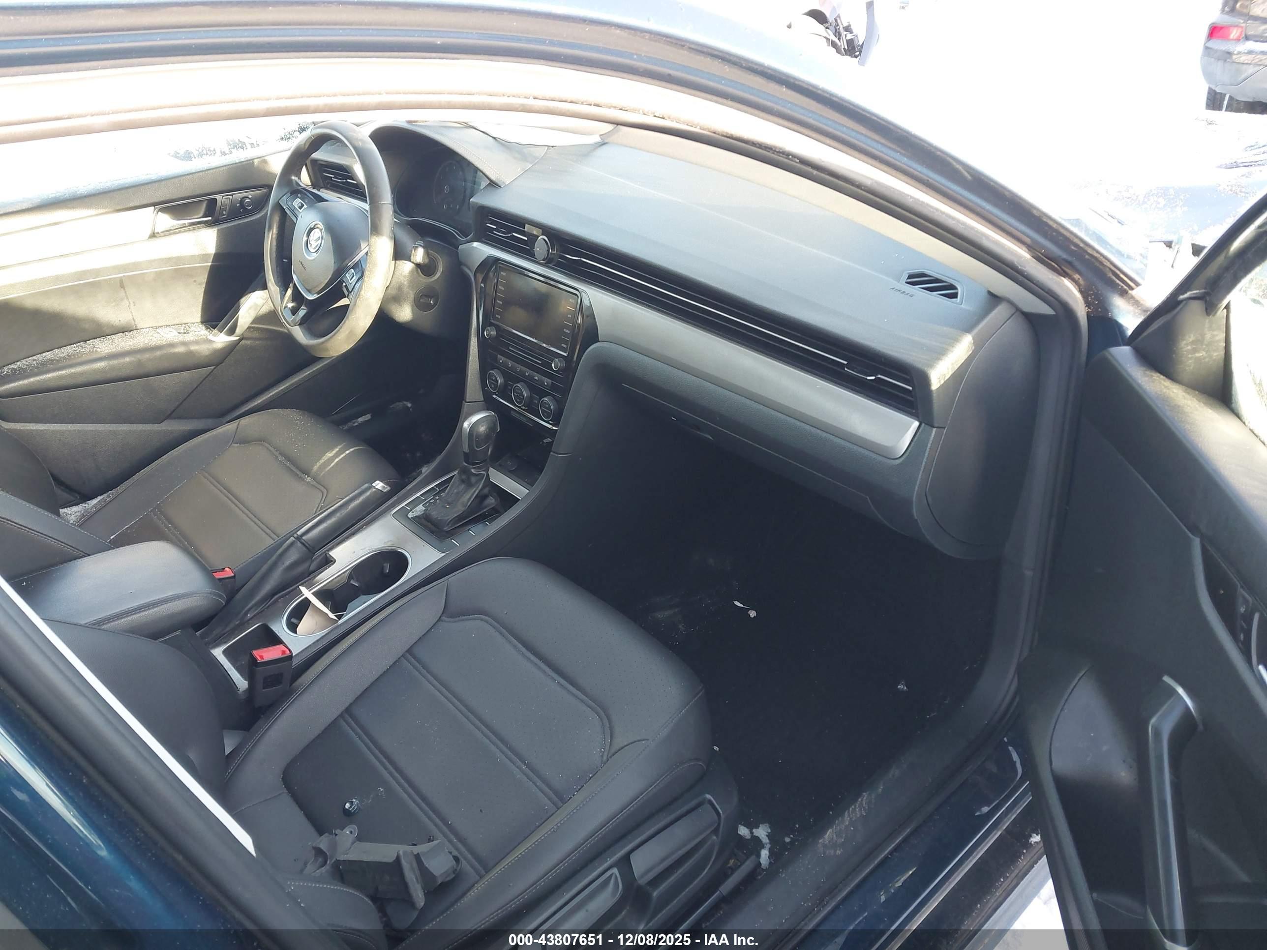 VOLKSWAGEN PASSAT image 5