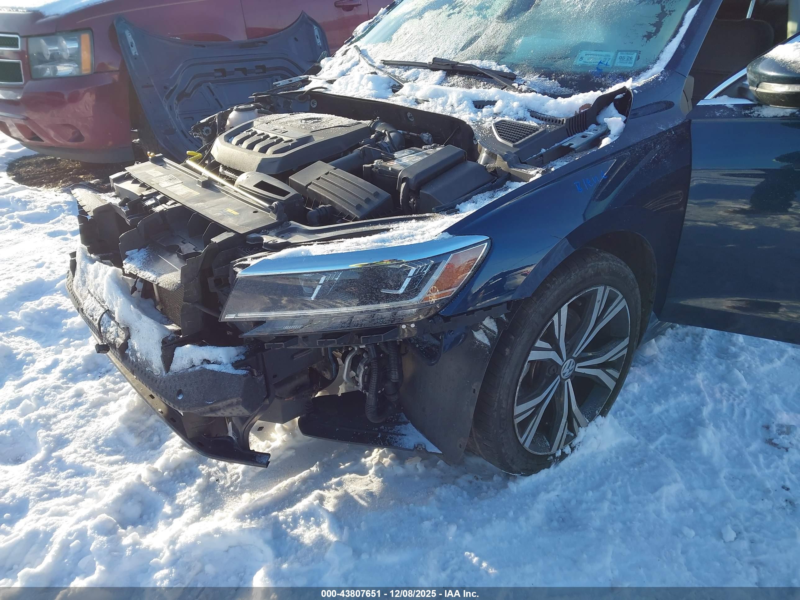 VOLKSWAGEN PASSAT image 6