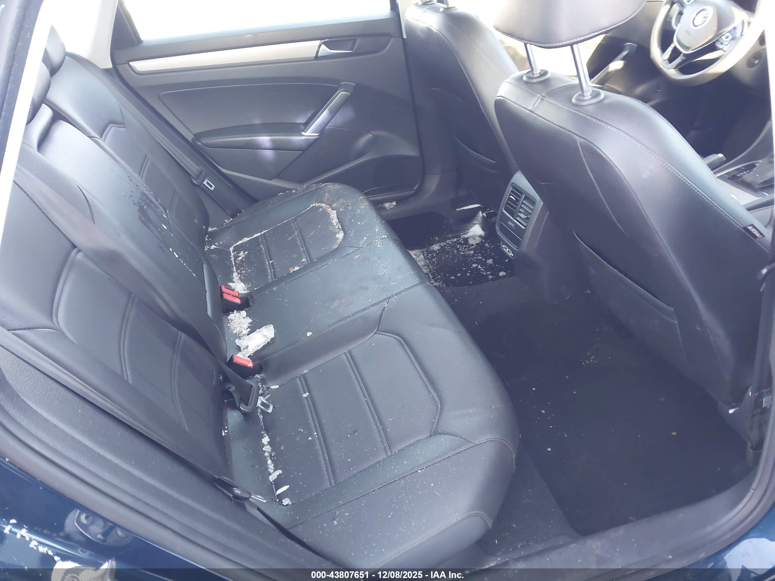 VOLKSWAGEN PASSAT image 8