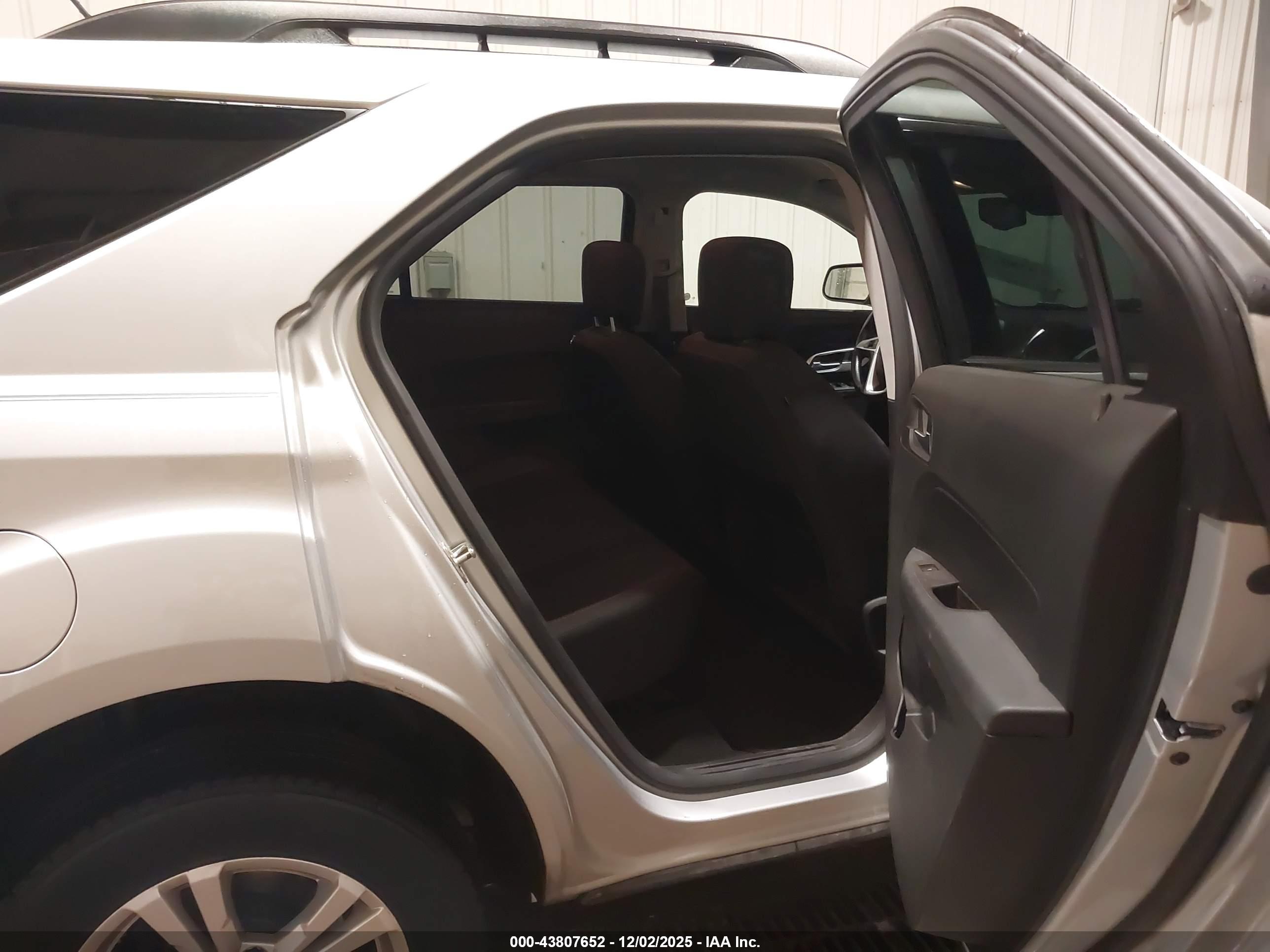 CHEVROLET EQUINOX image 8