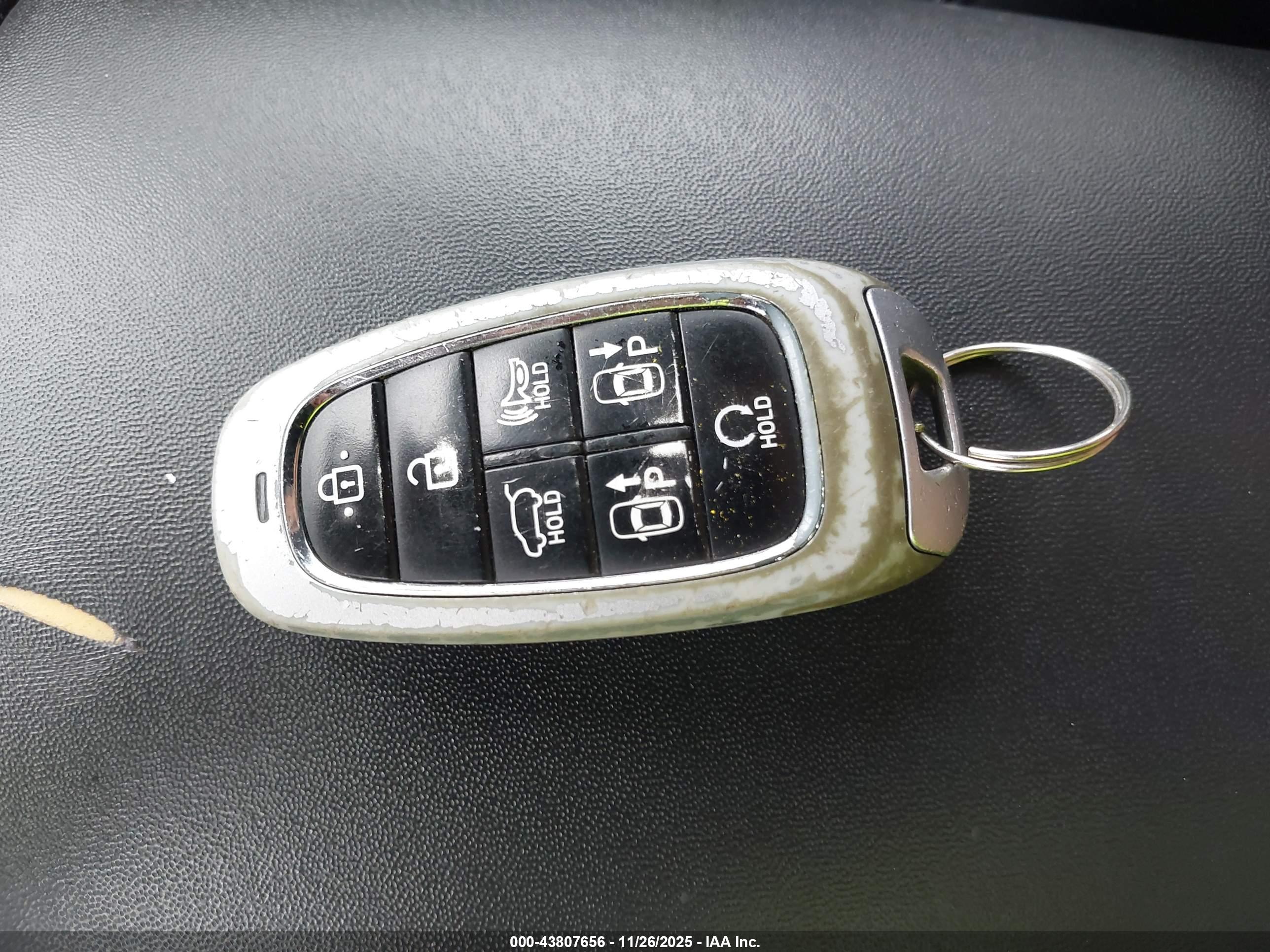 HYUNDAI SANTA image 11