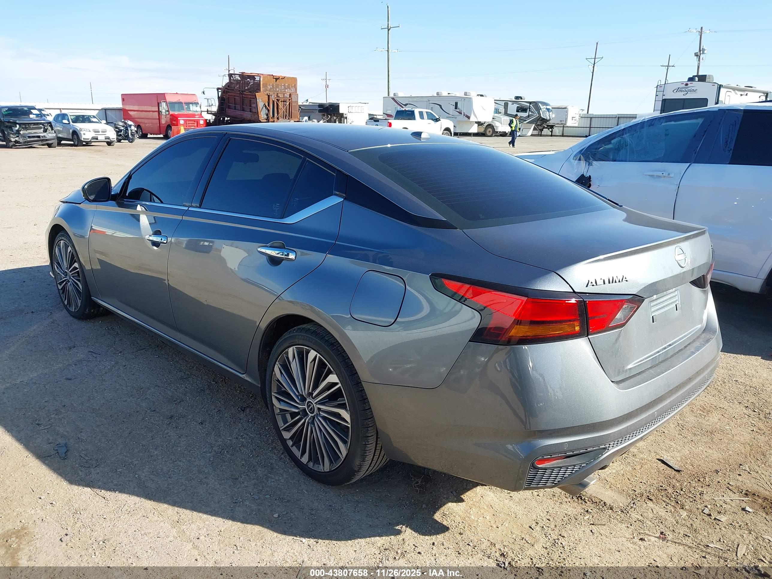 NISSAN ALTIMA image 3