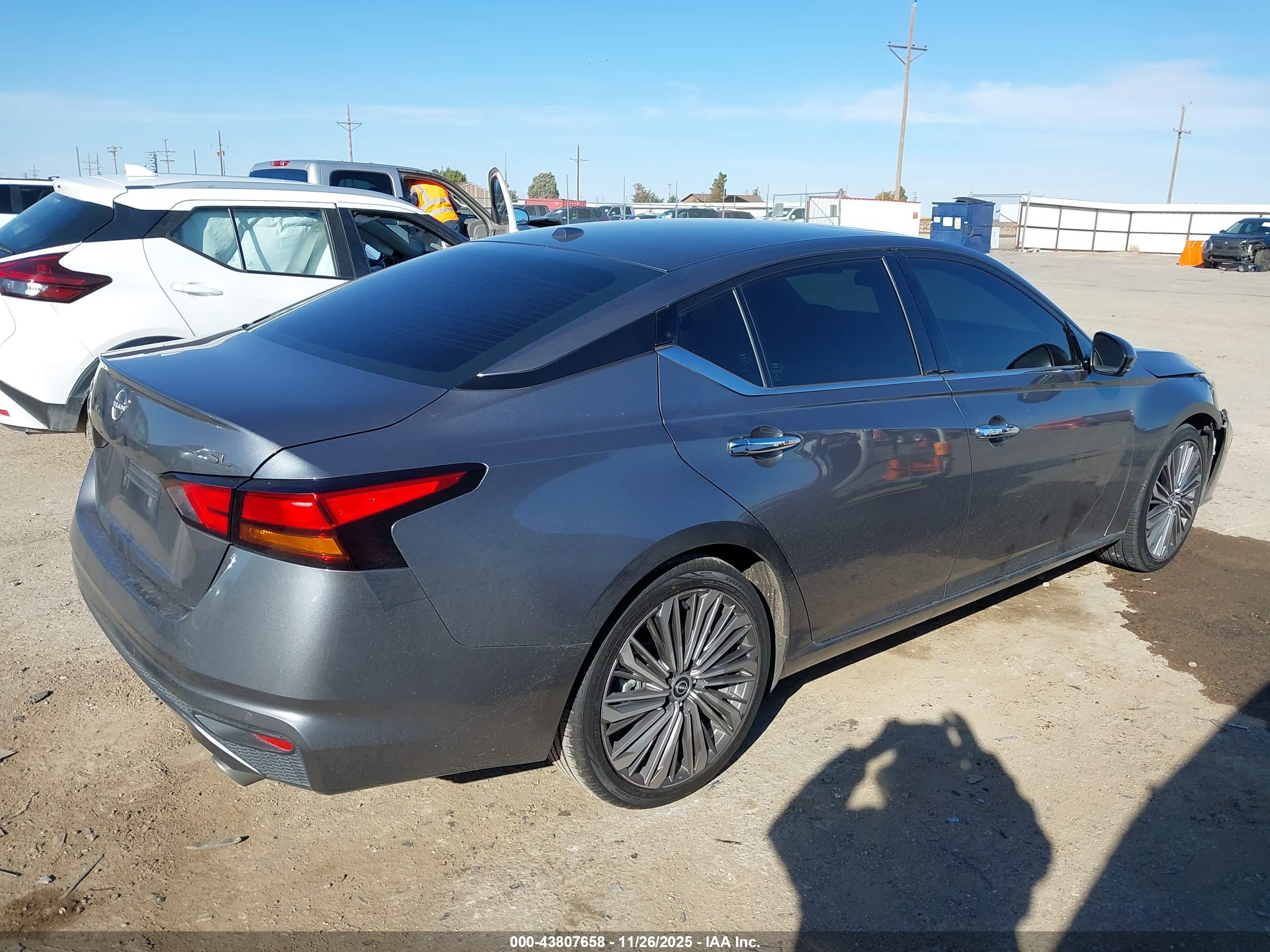 NISSAN ALTIMA image 4