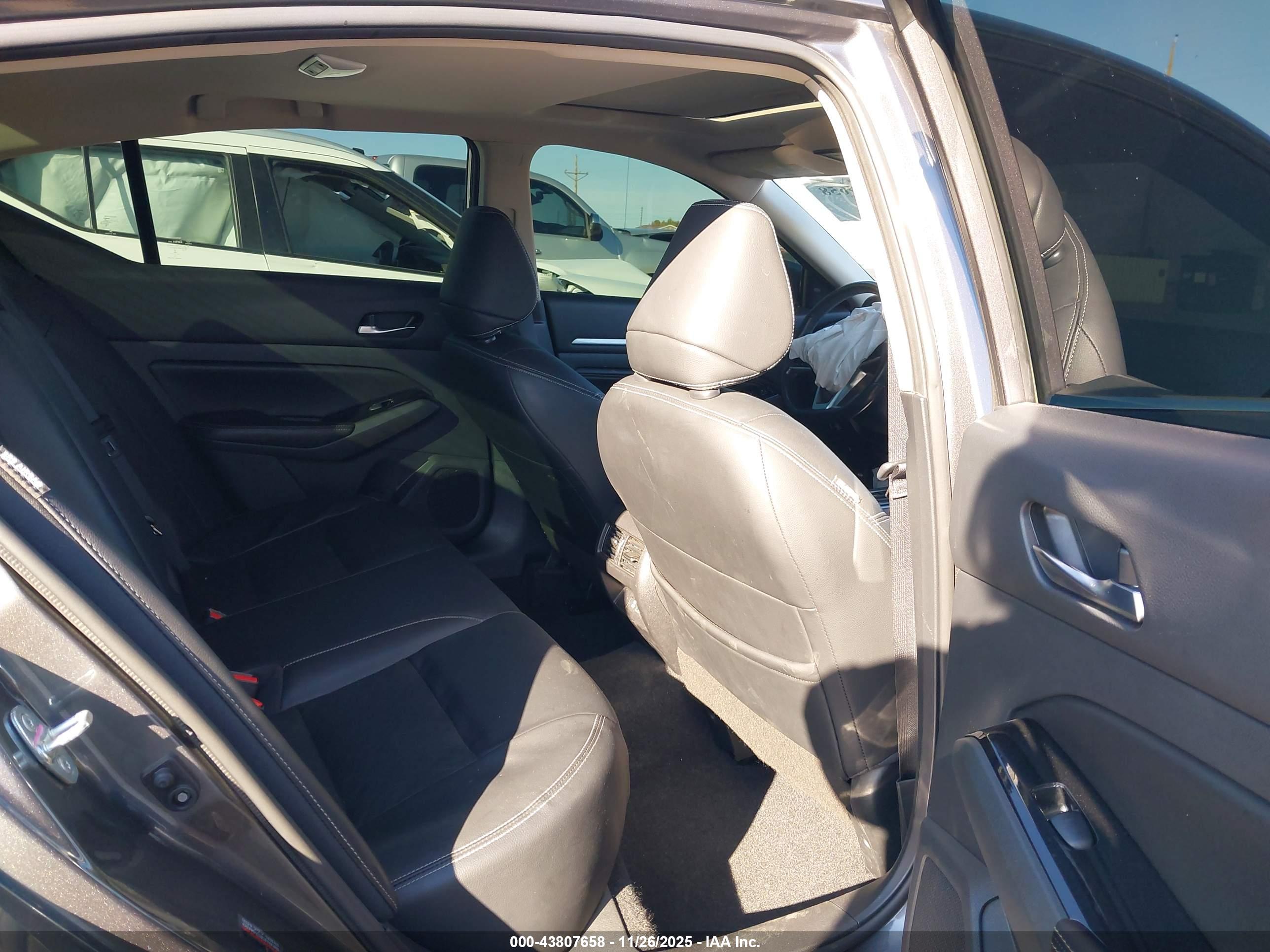 NISSAN ALTIMA image 8