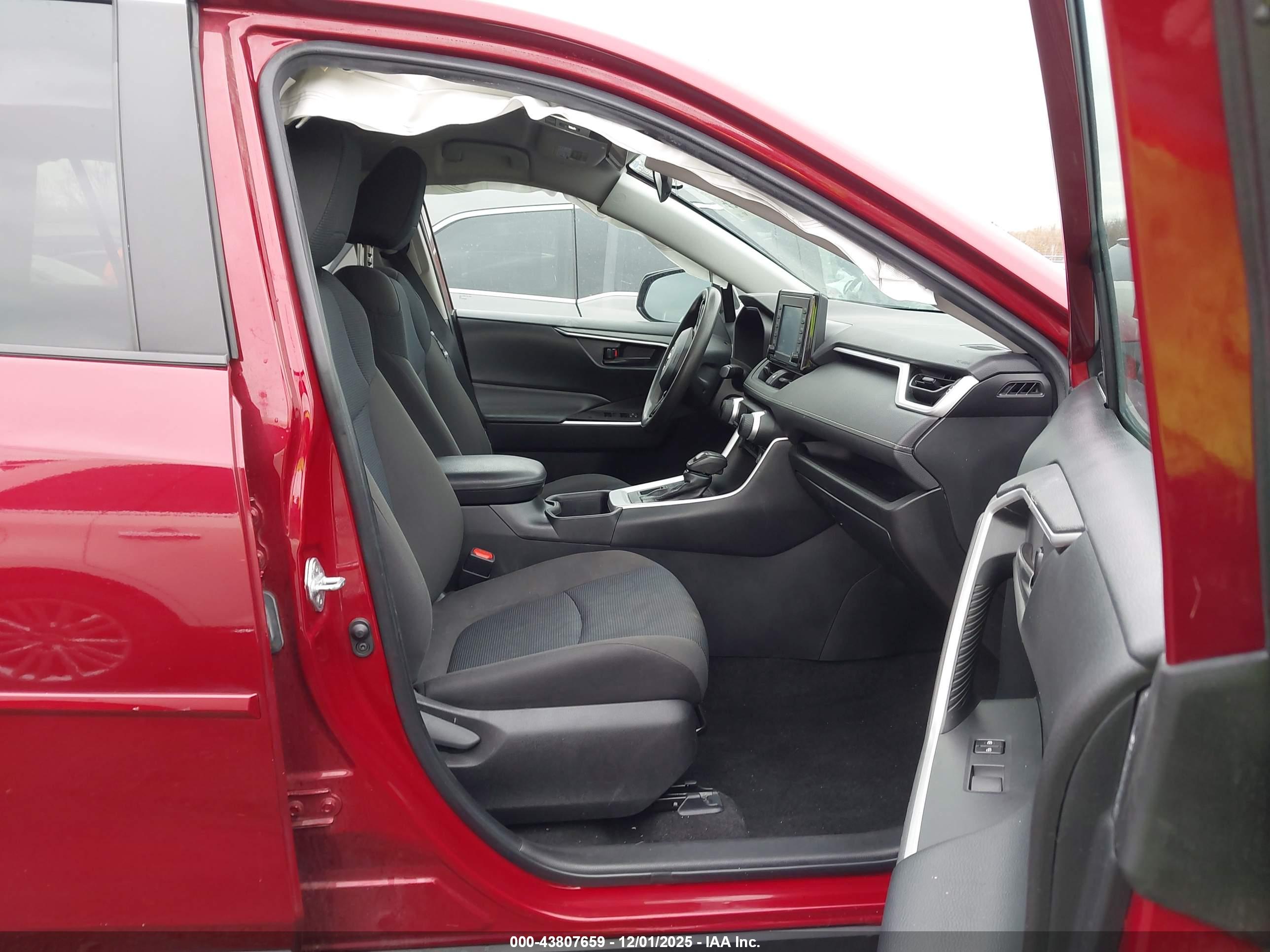 TOYOTA RAV4 image 5