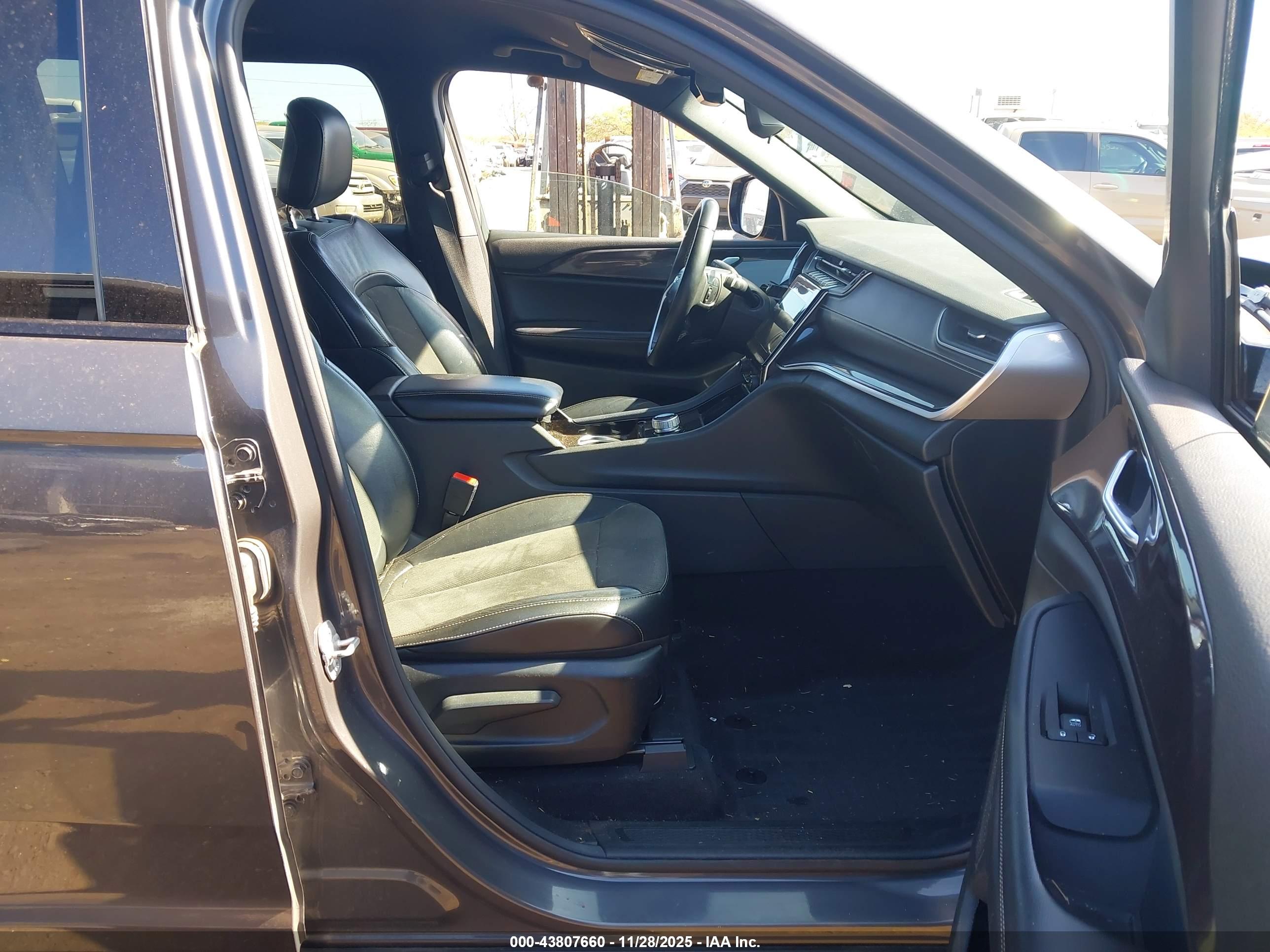 JEEP GRAND image 5