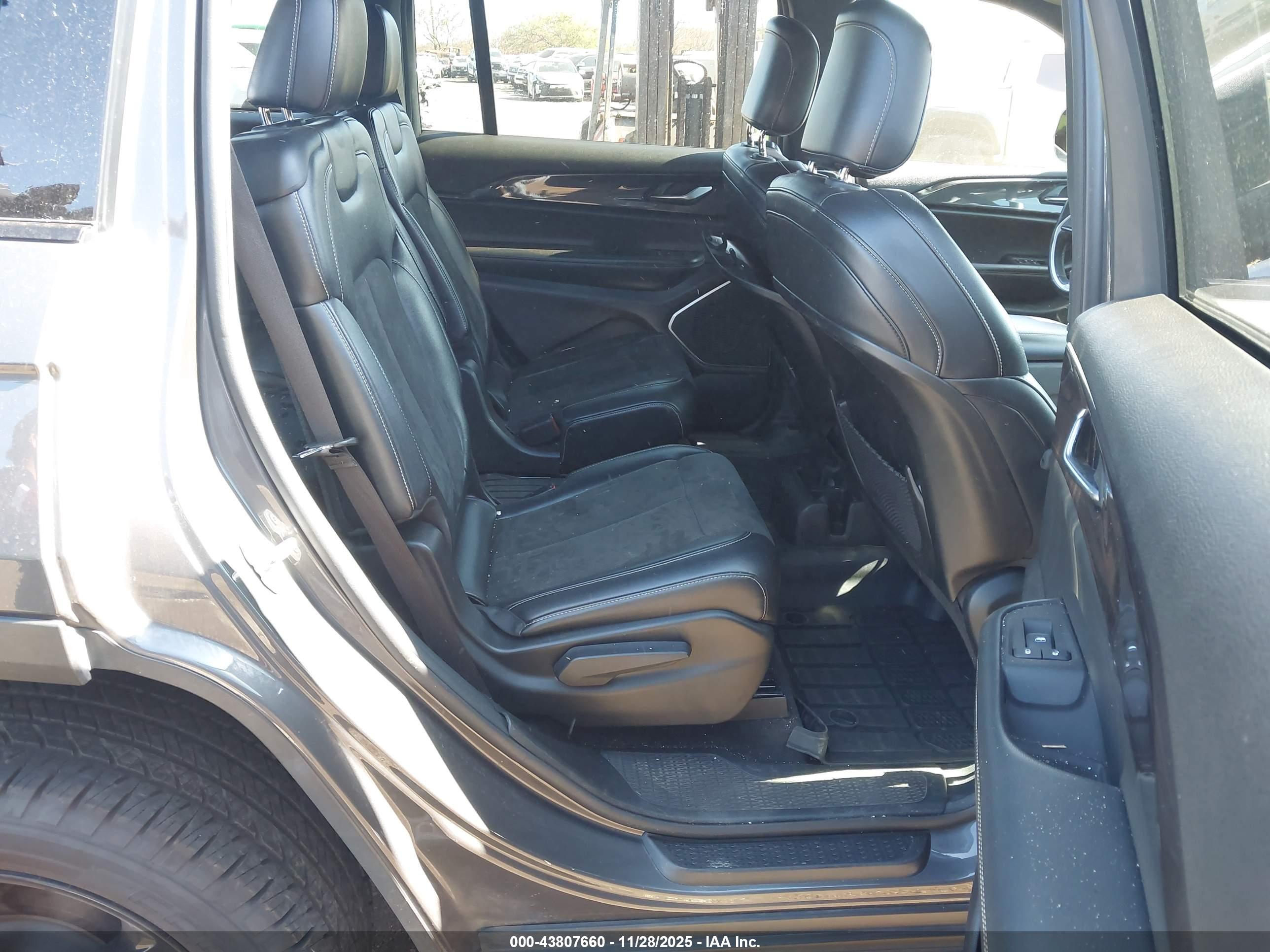 JEEP GRAND image 8