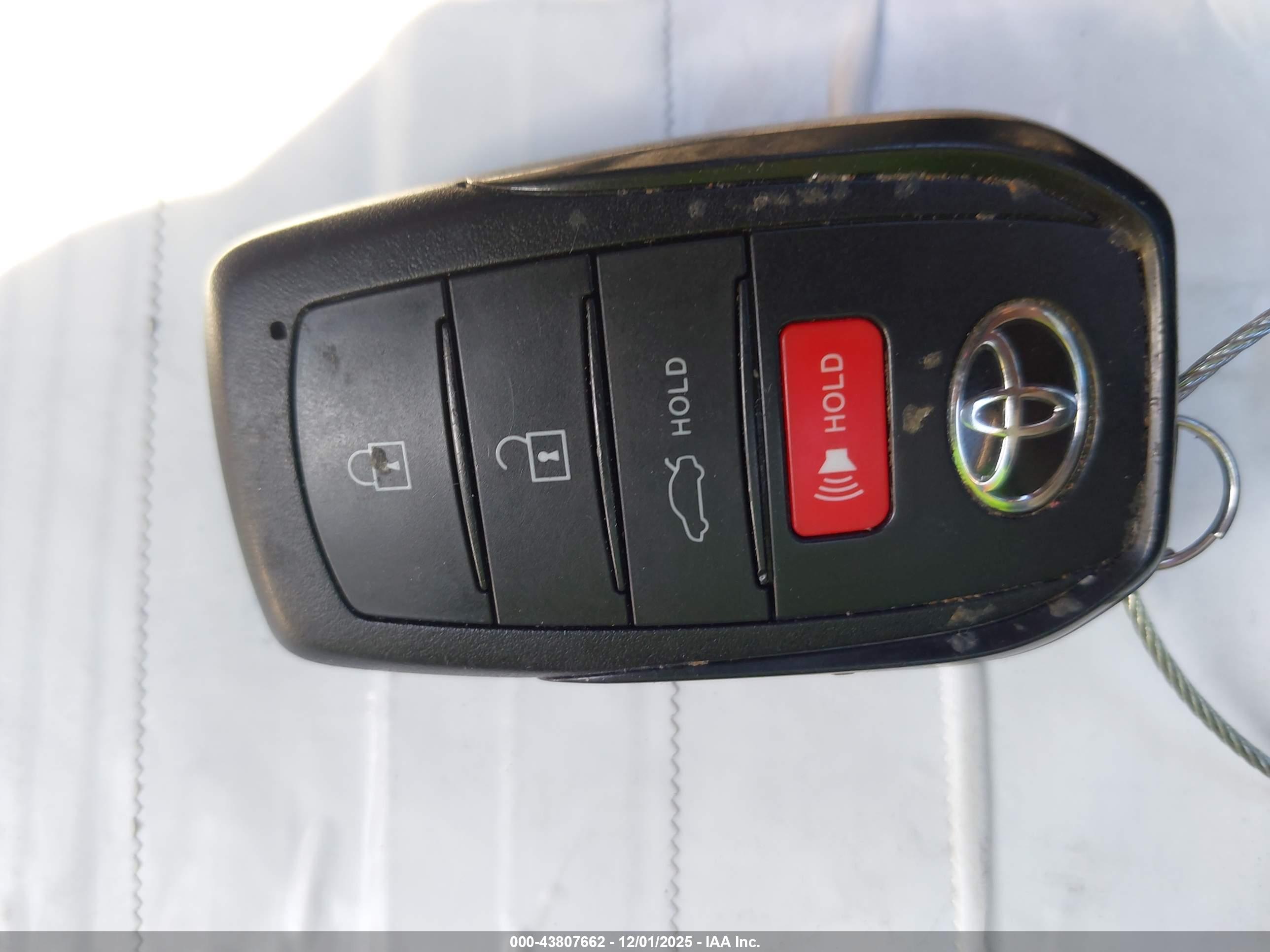 TOYOTA CROWN image 11