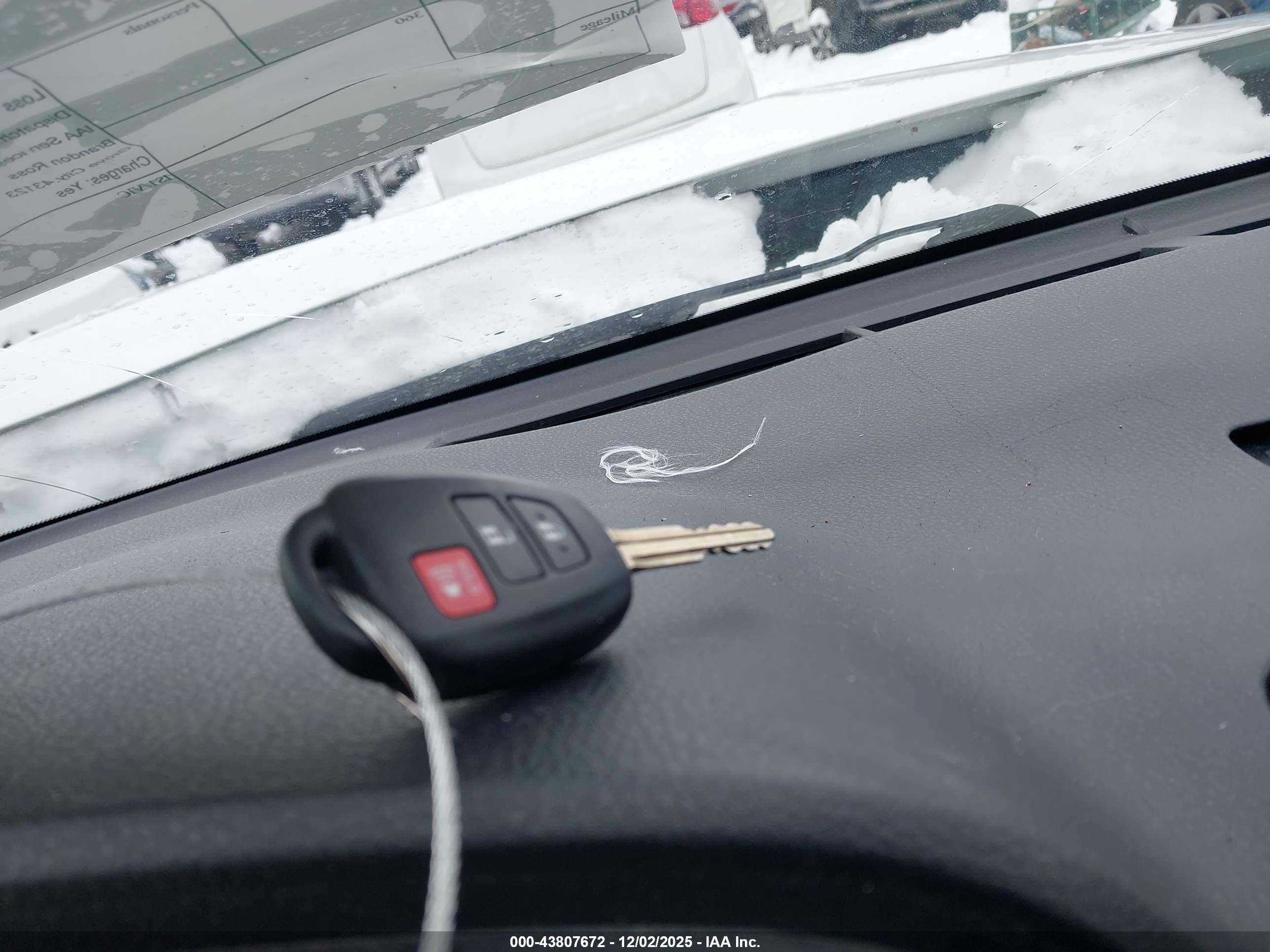 TOYOTA RAV4 image 11