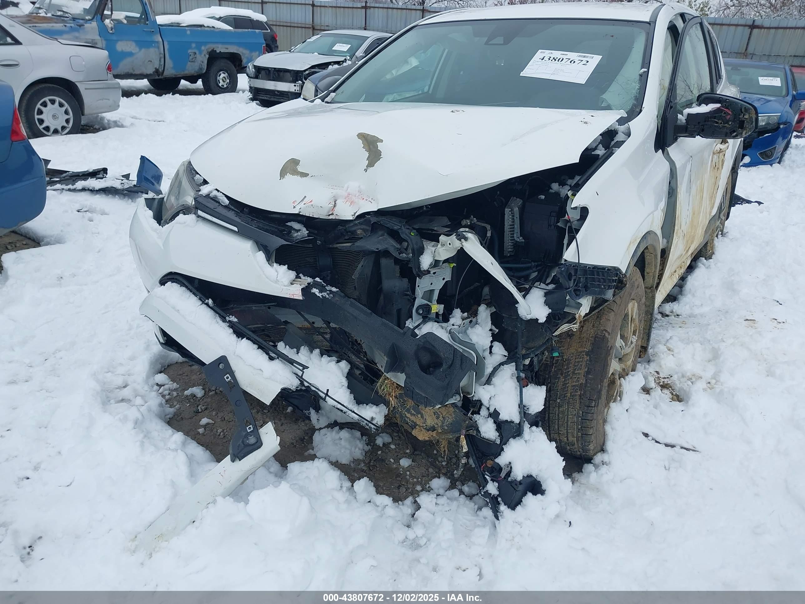 TOYOTA RAV4 image 6