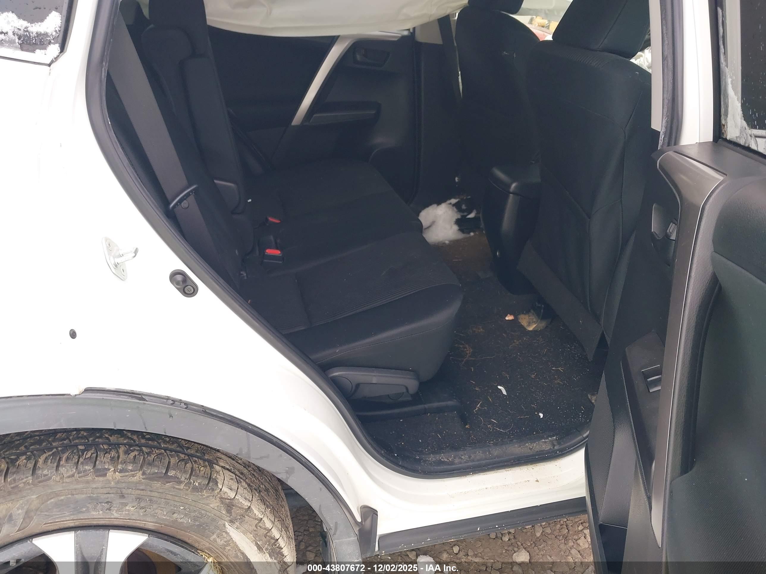 TOYOTA RAV4 image 8