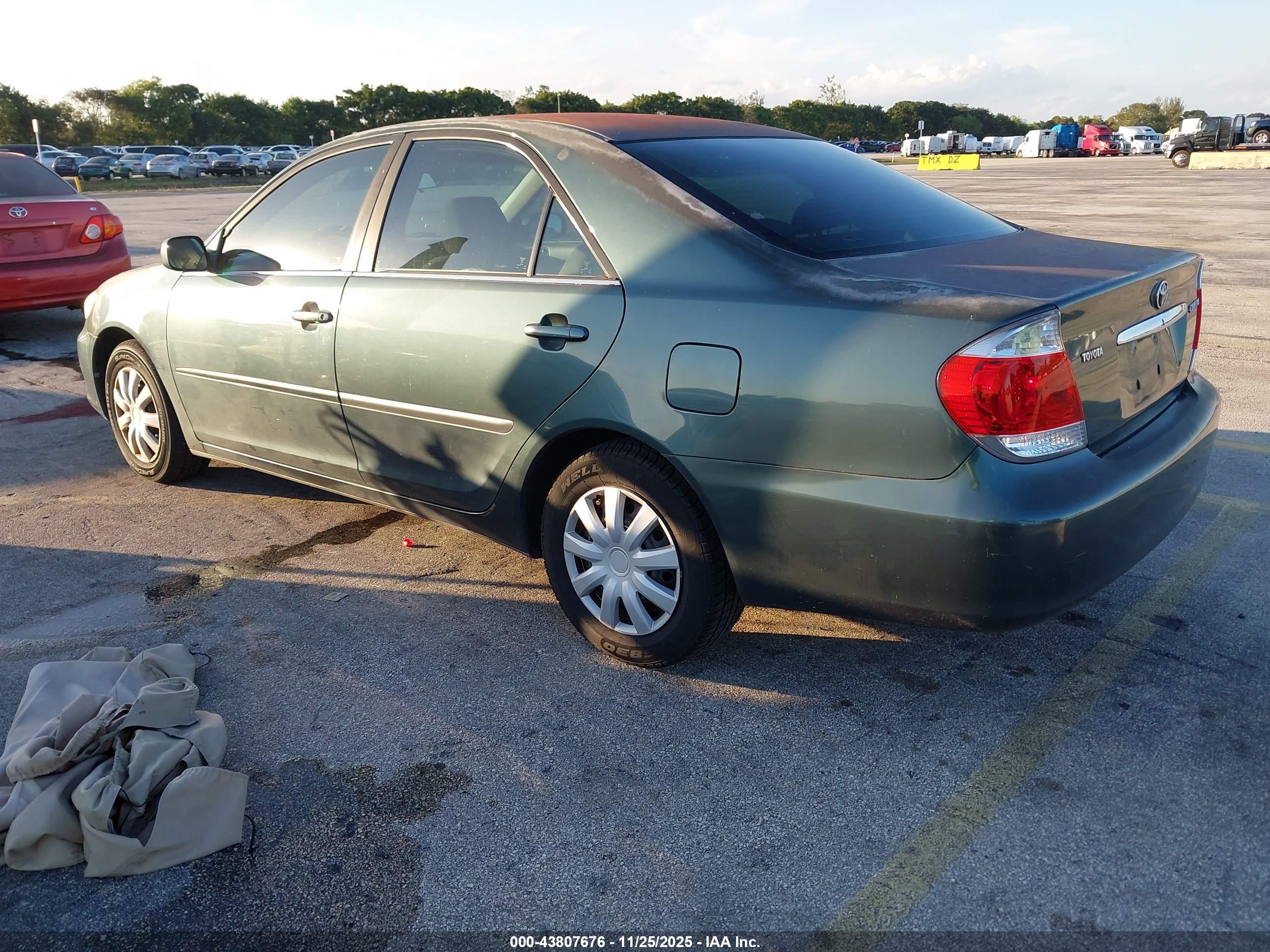 TOYOTA CAMRY image 3