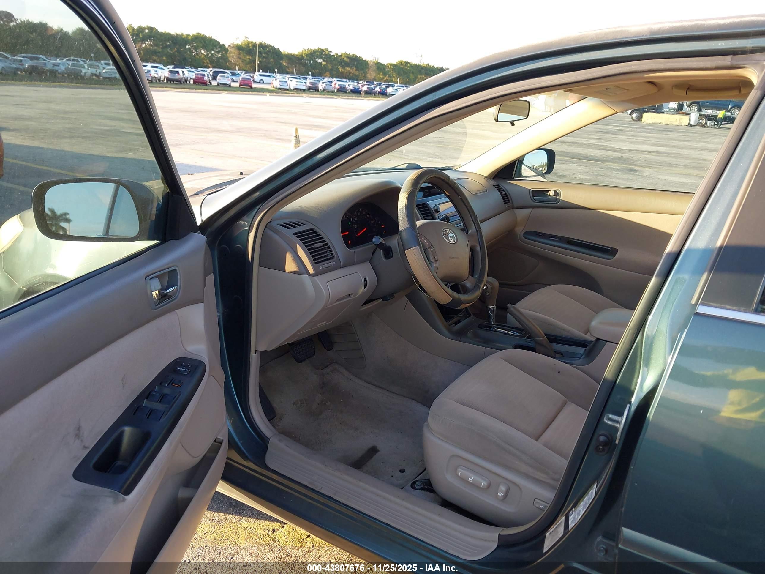 TOYOTA CAMRY image 5