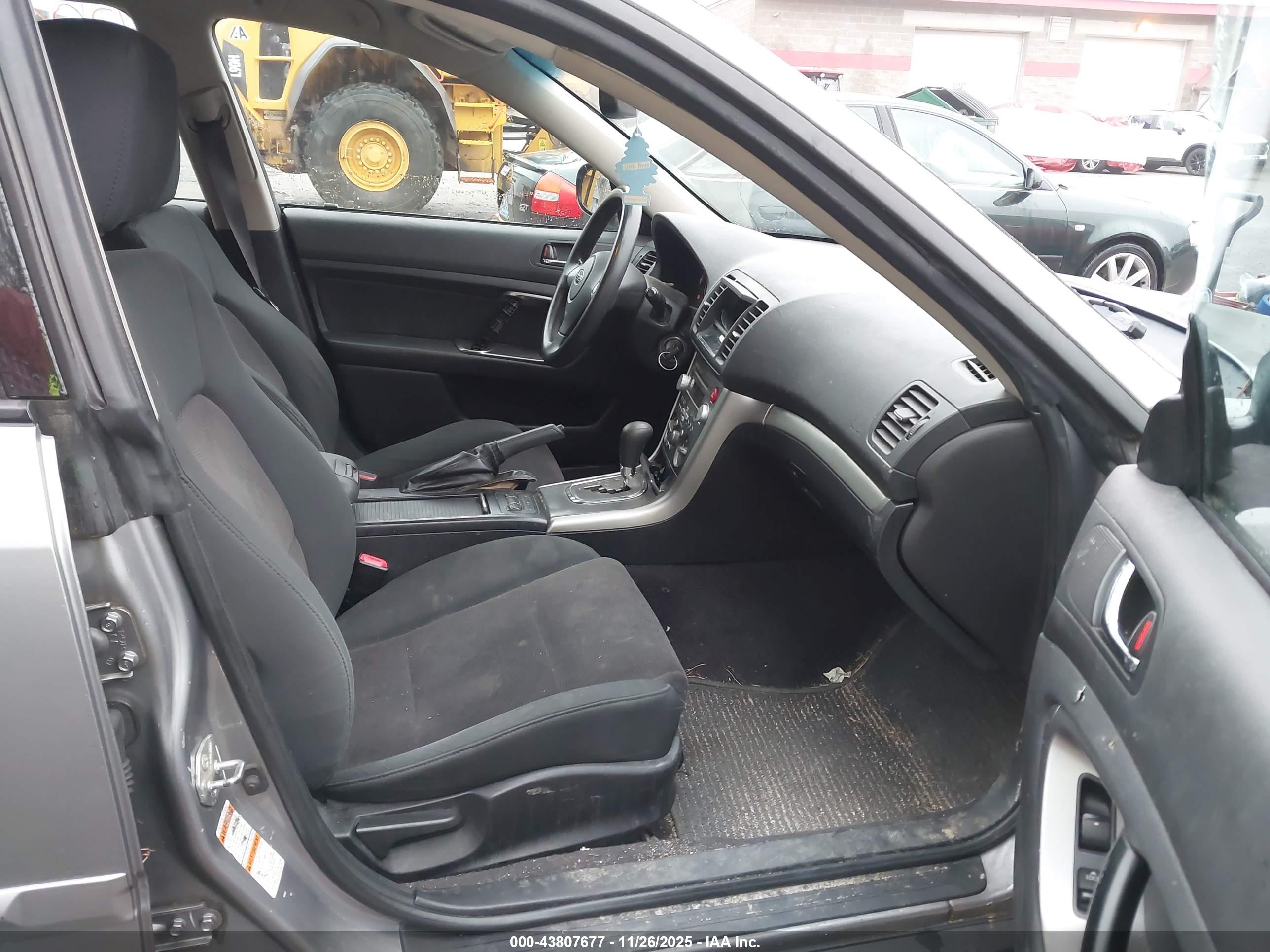 SUBARU OUTBACK image 5
