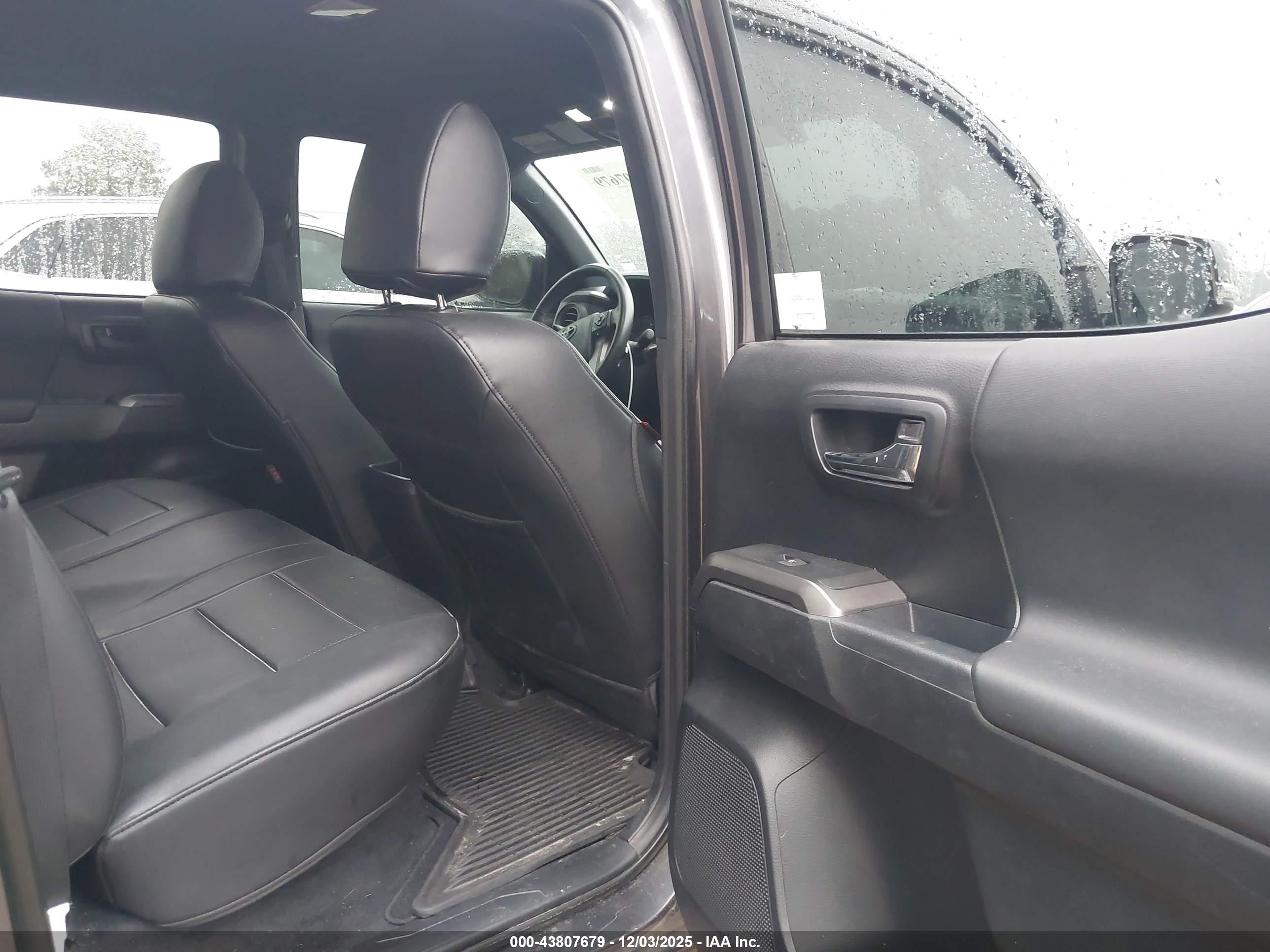 TOYOTA TACOMA image 8