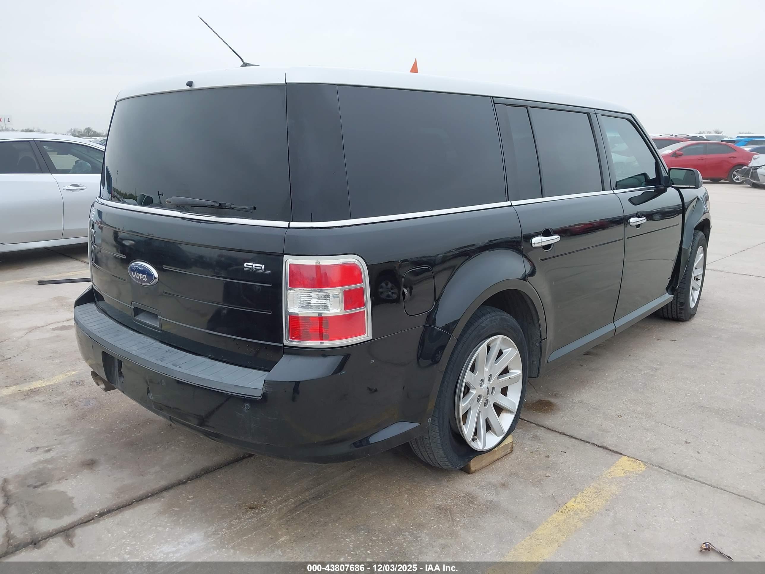 FORD FLEX image 4