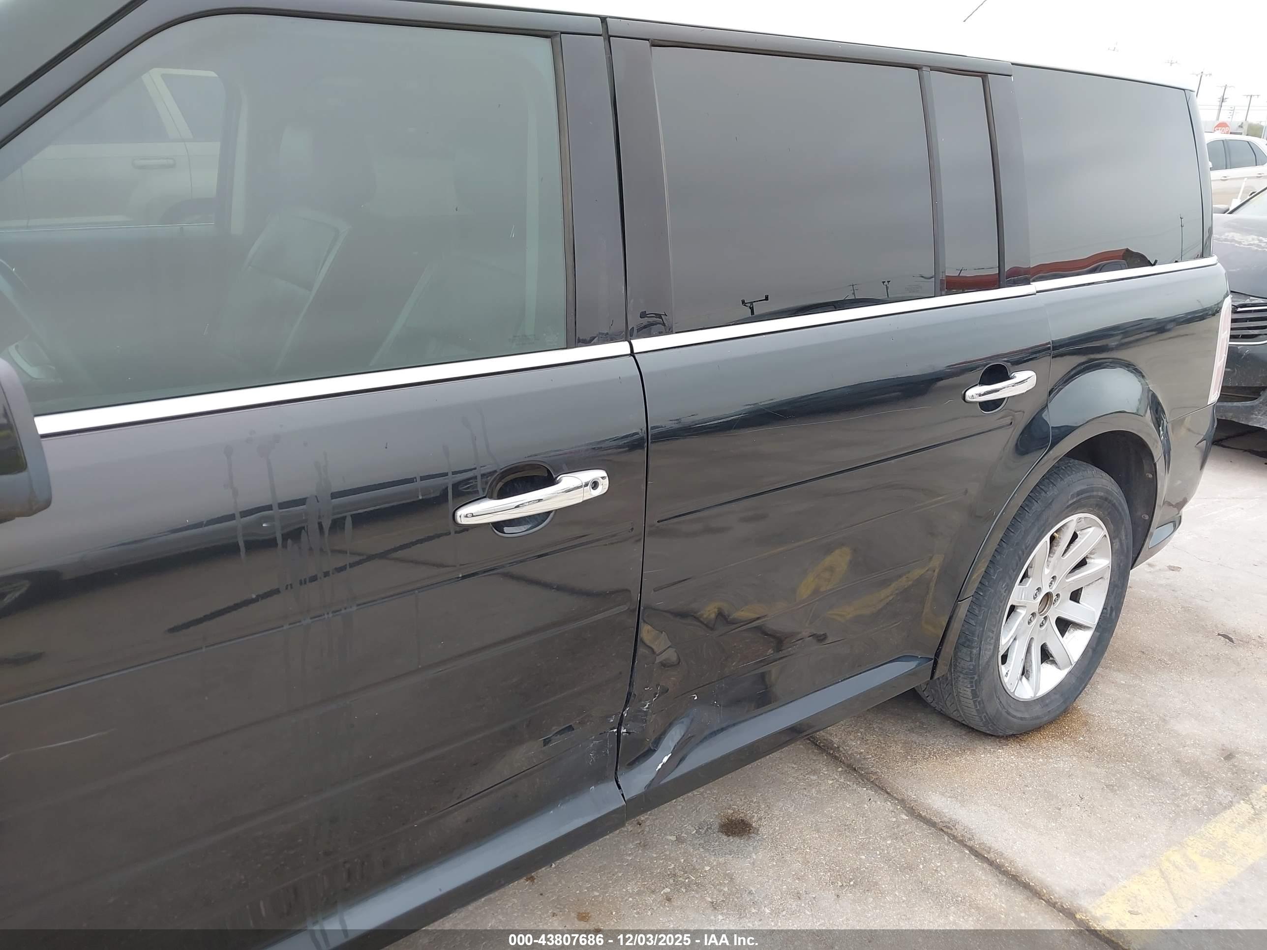 FORD FLEX image 6