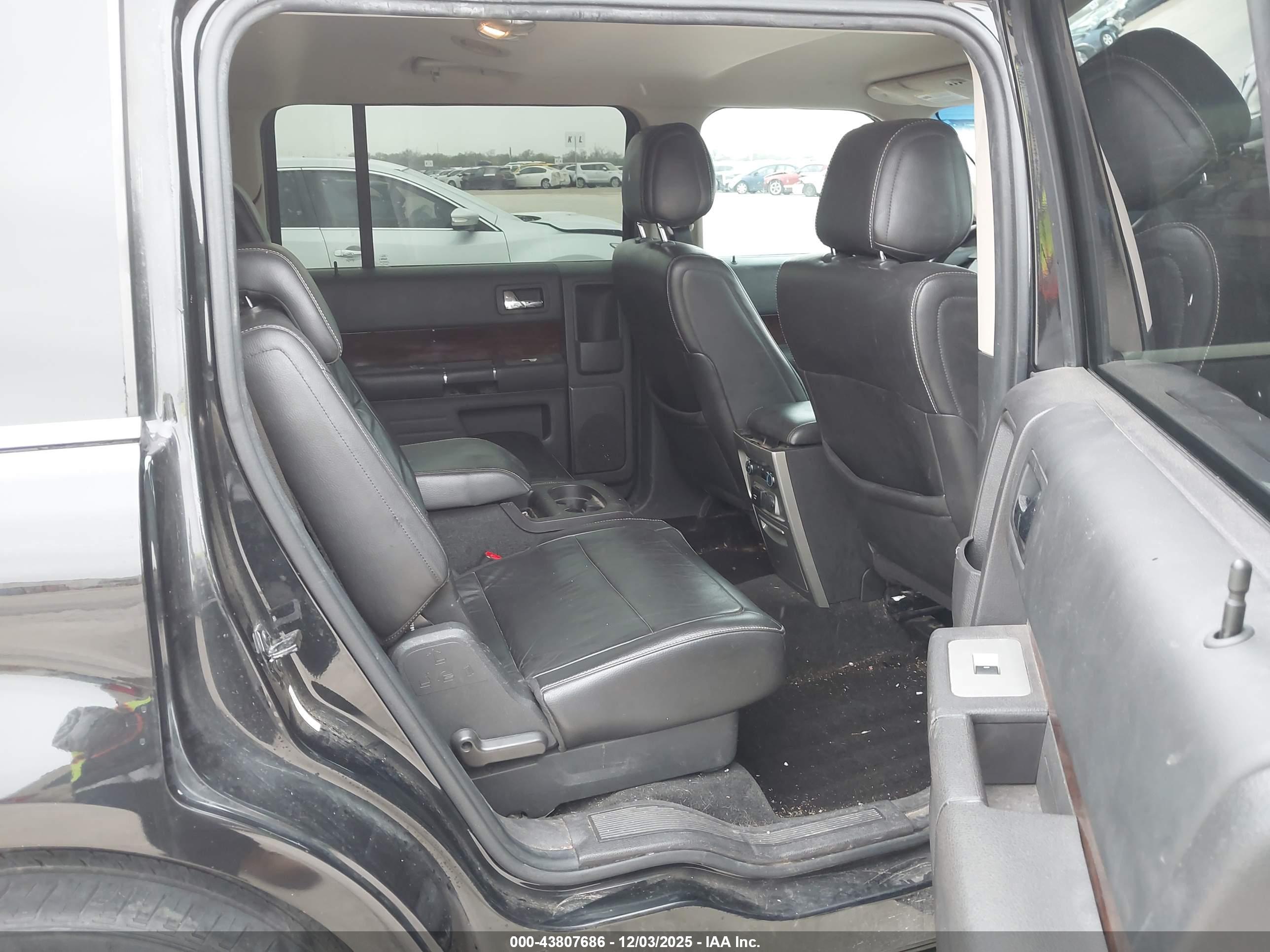 FORD FLEX image 8