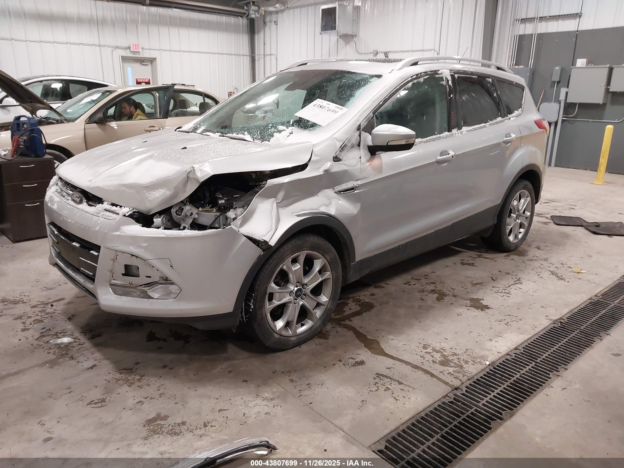 FORD ESCAPE image 2
