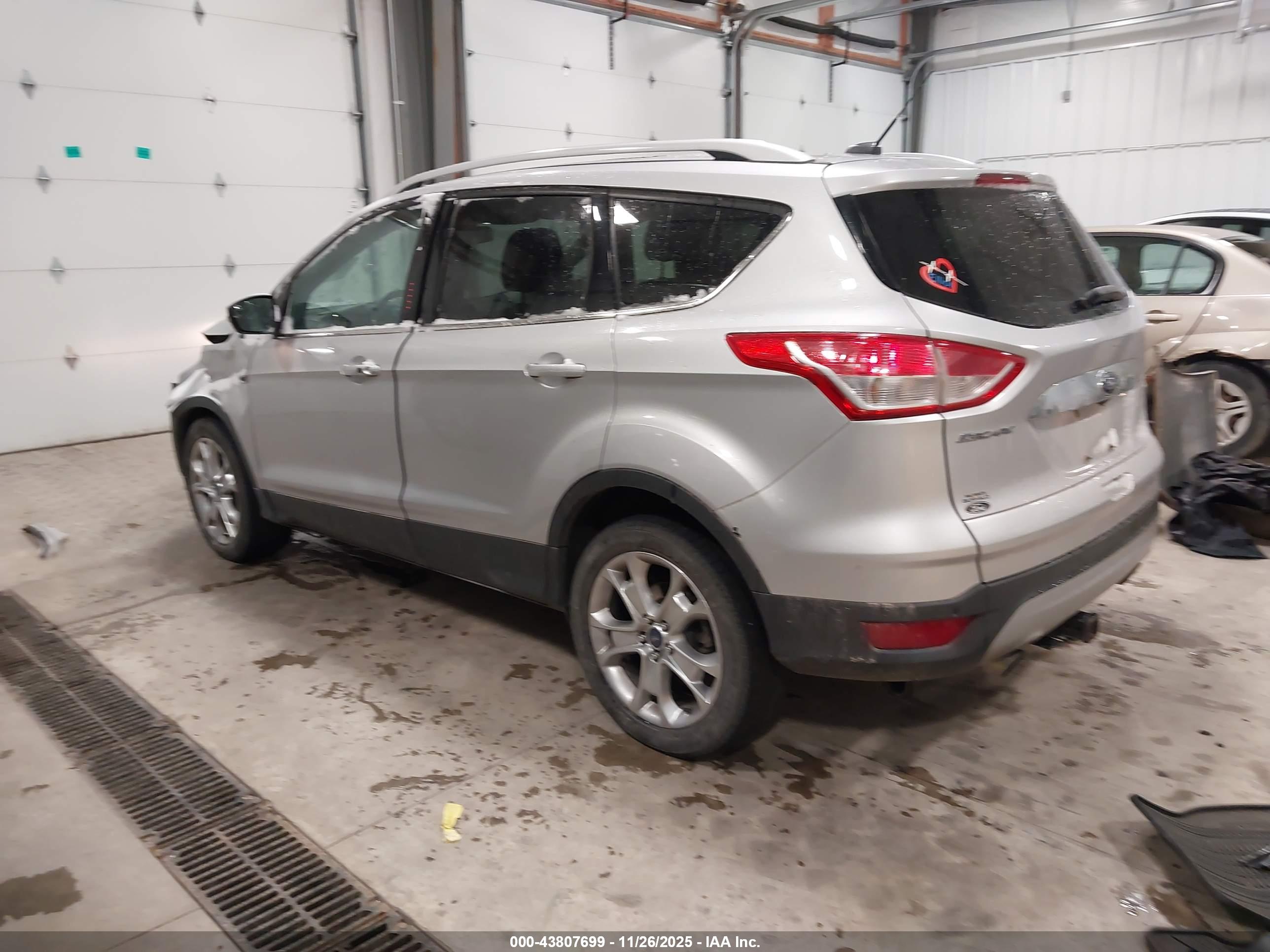 FORD ESCAPE image 3