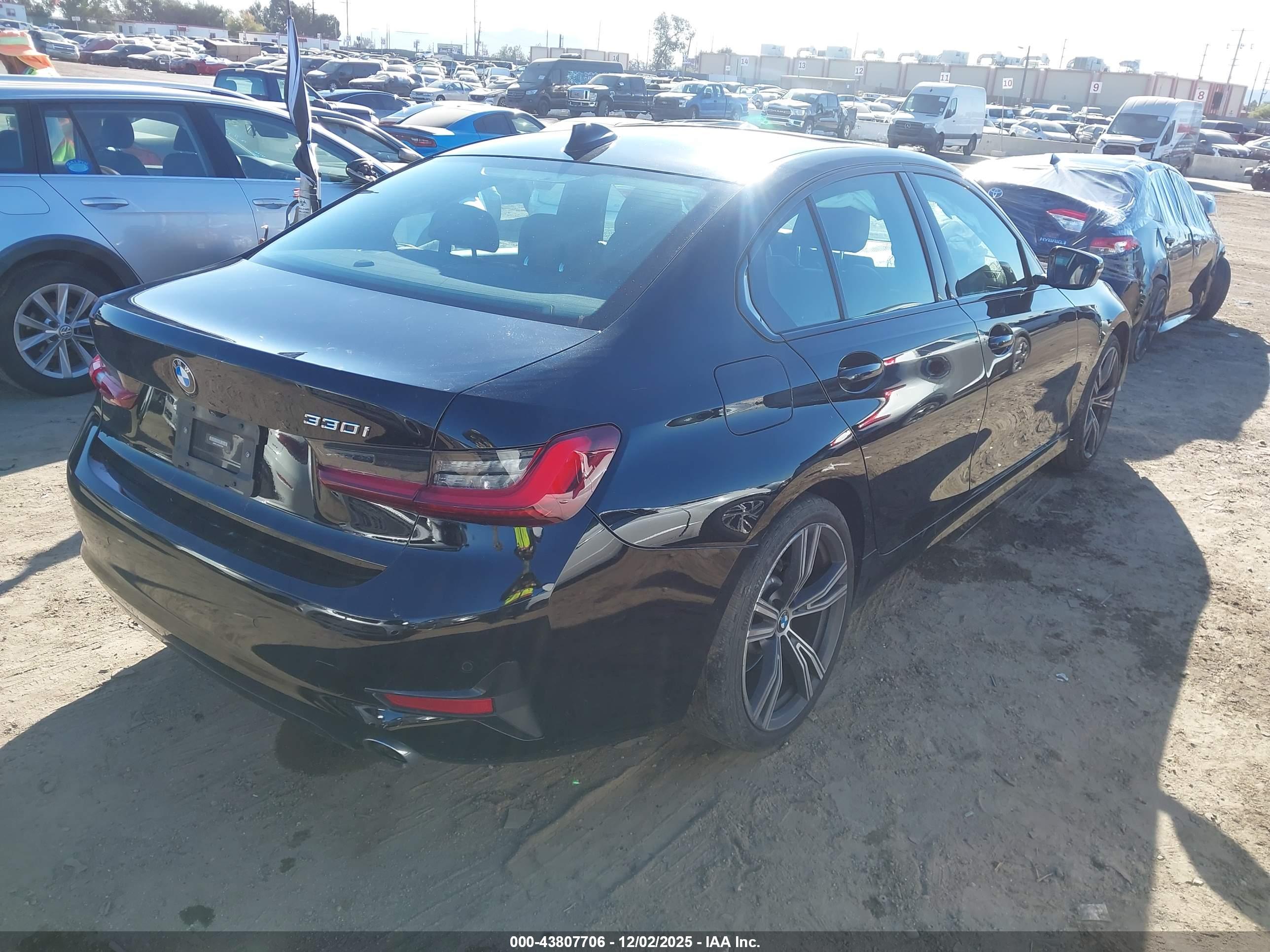 BMW 330I image 4