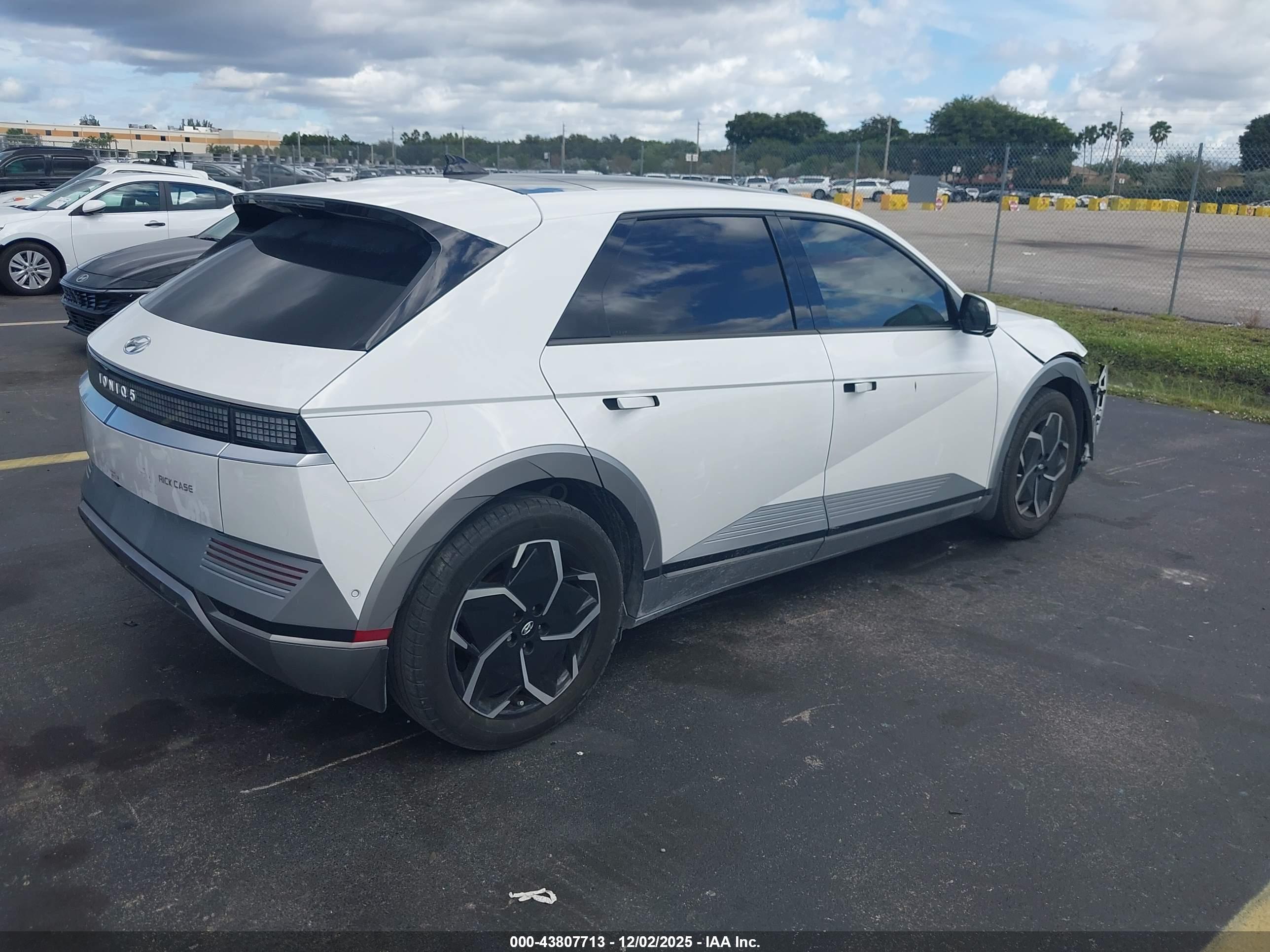 HYUNDAI IONIQ image 4