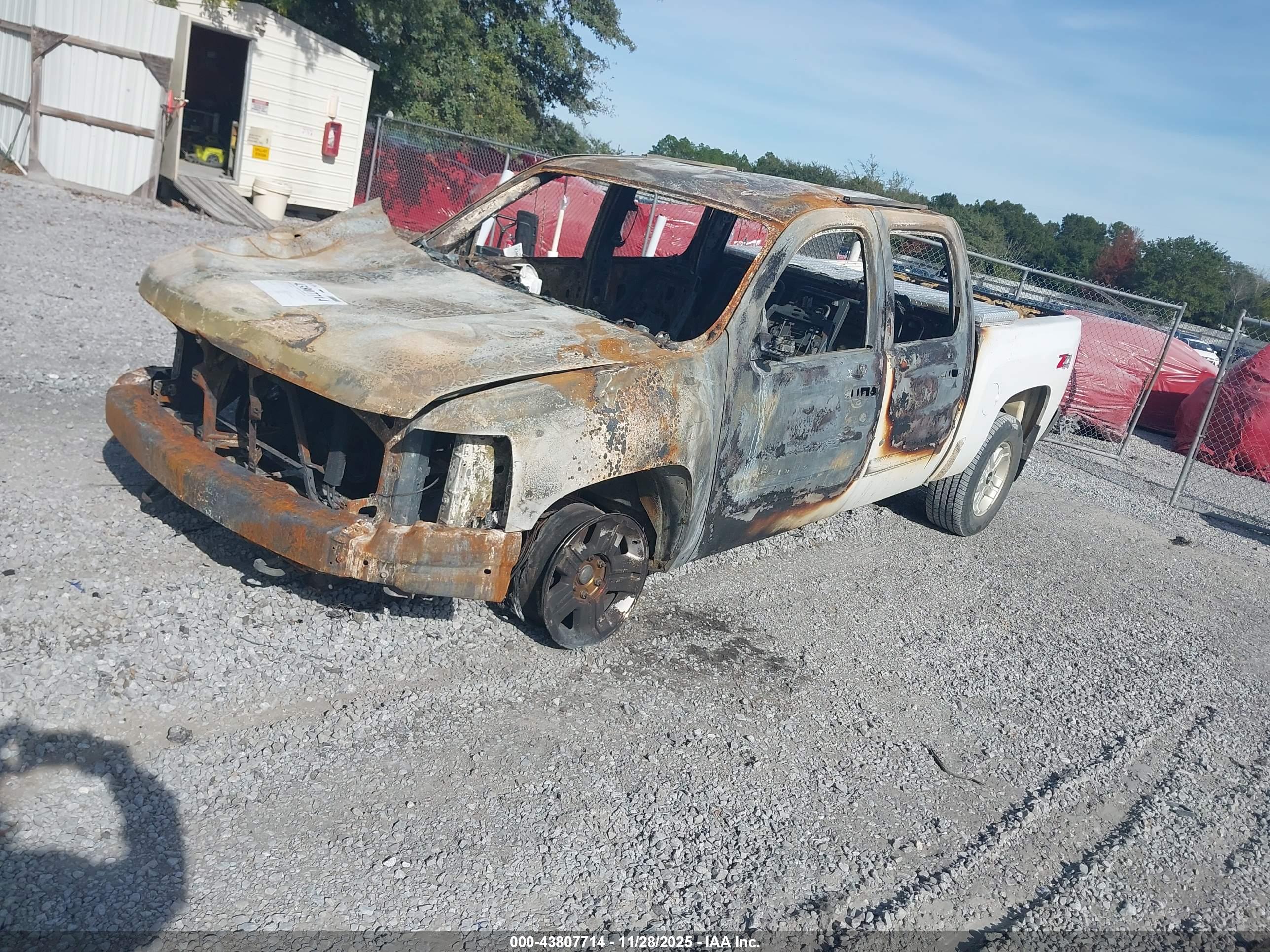 CHEVROLET SILVERADO image 2