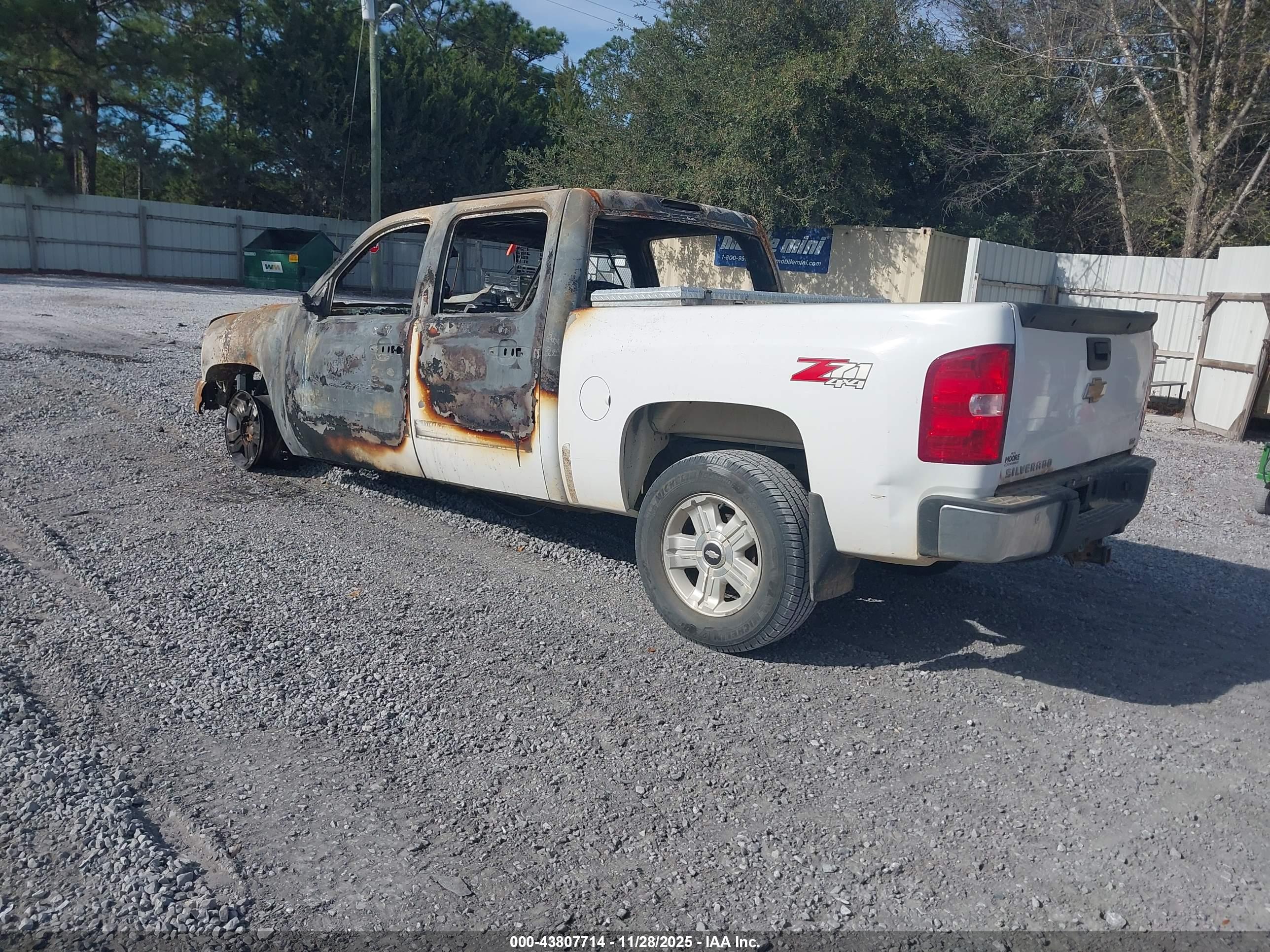 CHEVROLET SILVERADO image 3