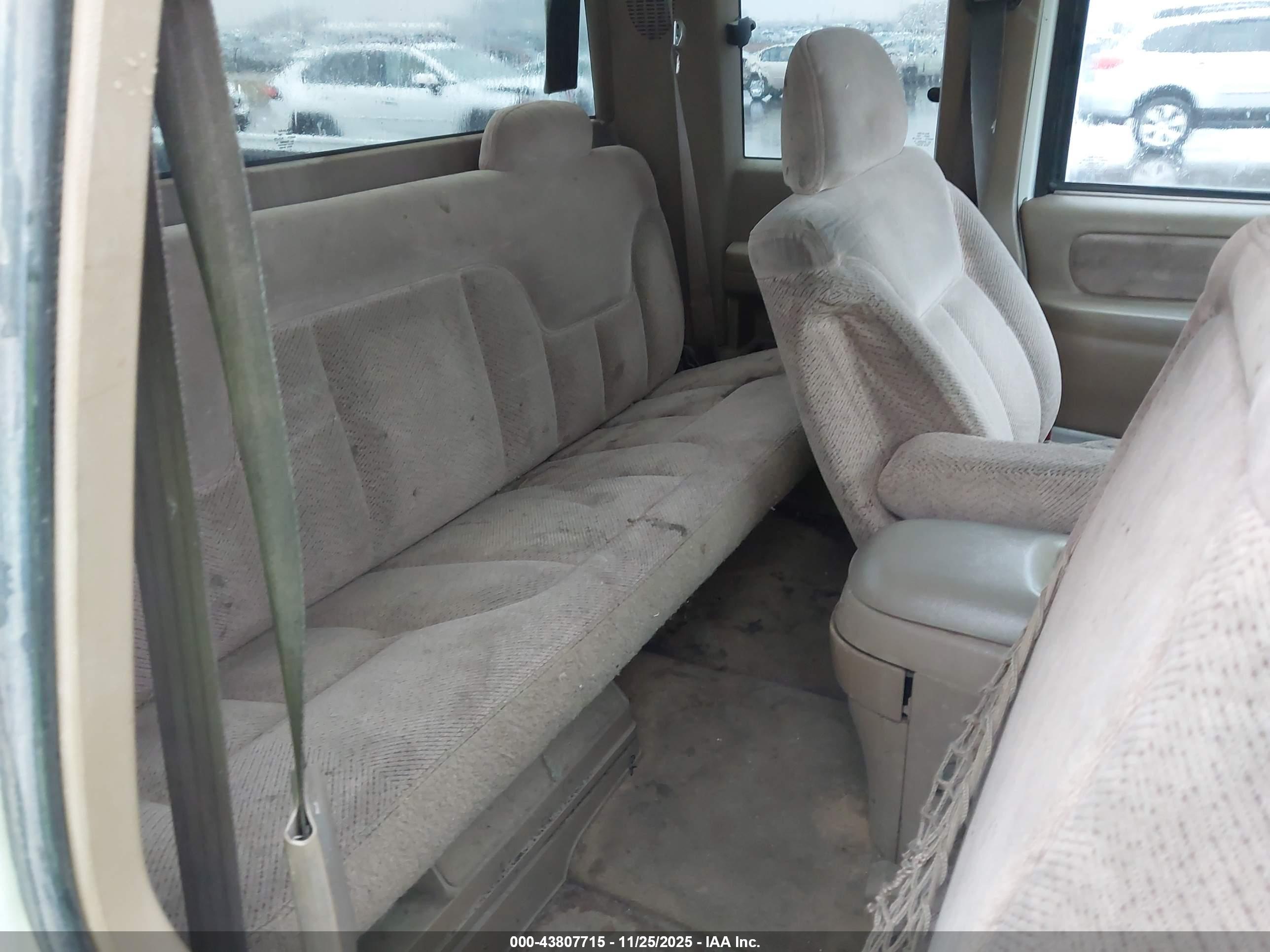 CHEVROLET GMT-400 image 8
