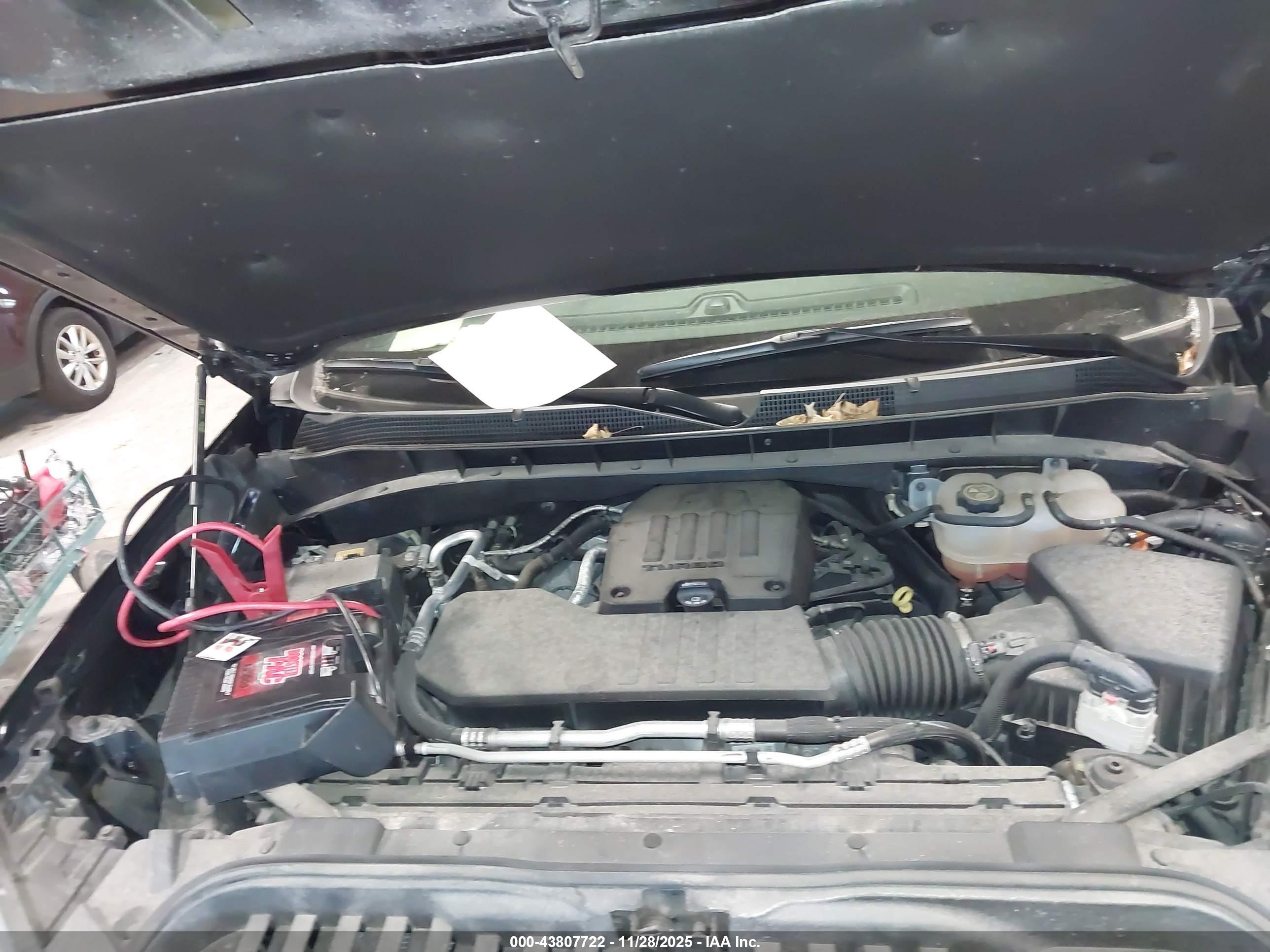 CHEVROLET SILVERADO image 10