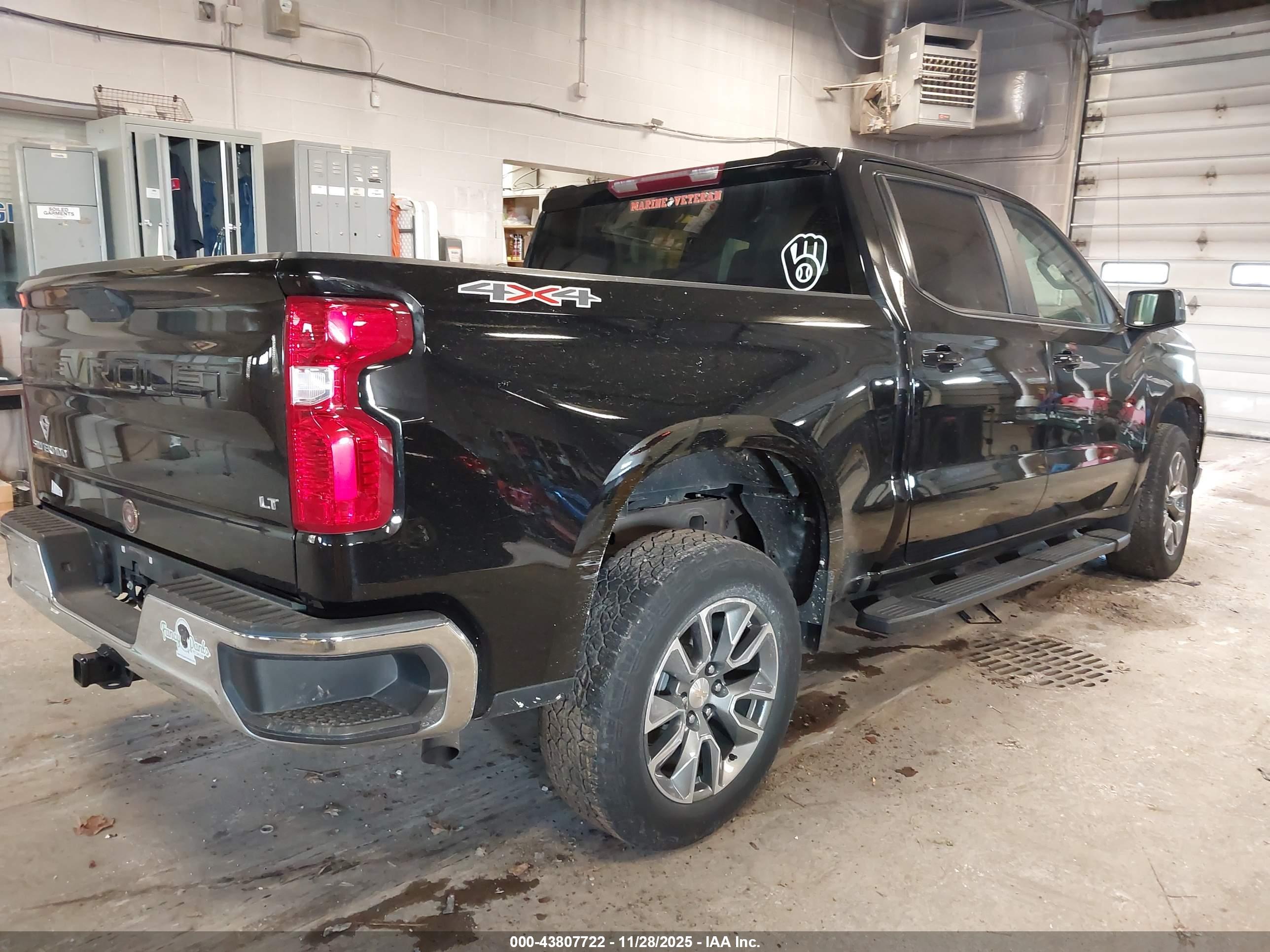 CHEVROLET SILVERADO image 4