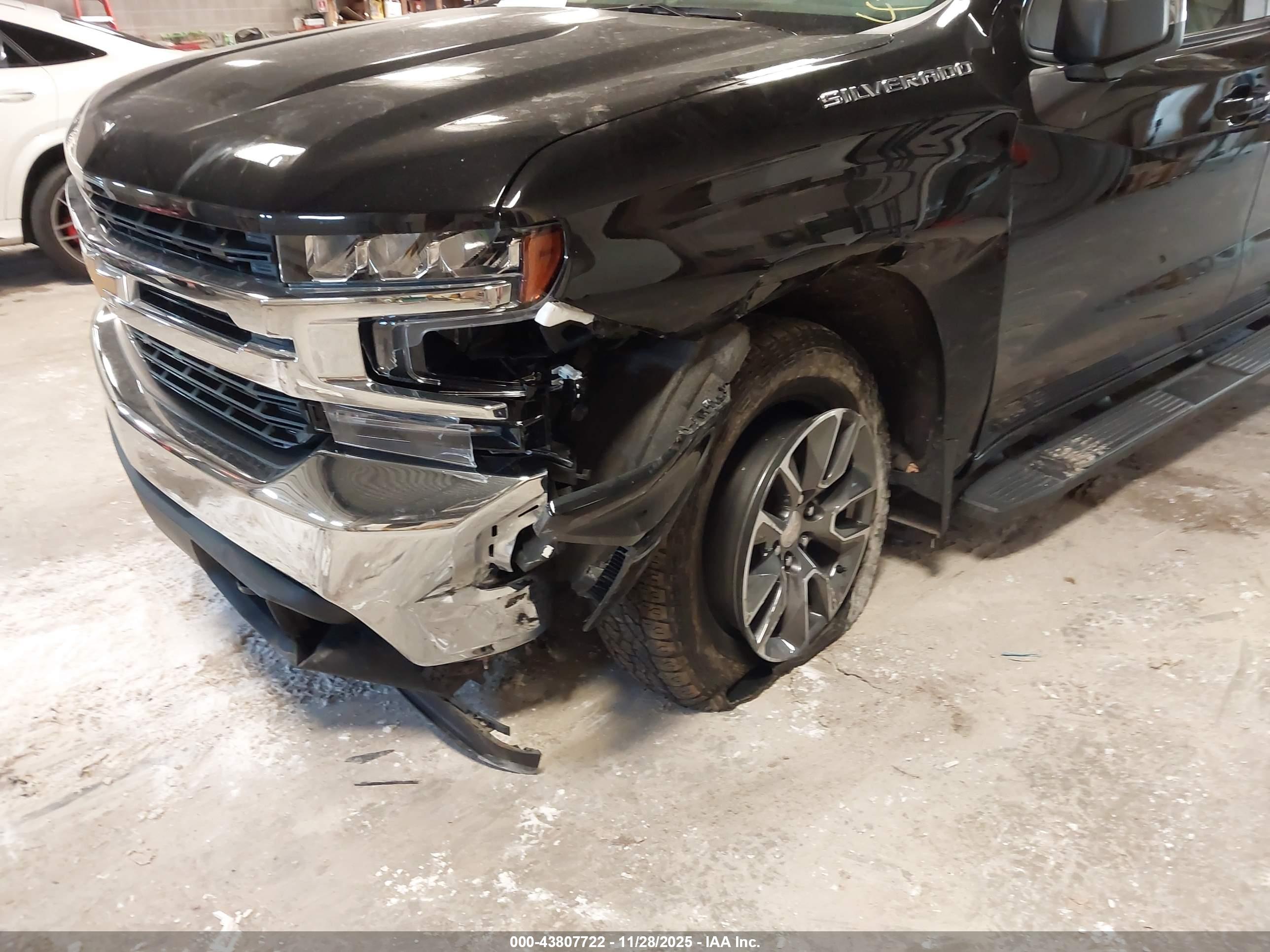 CHEVROLET SILVERADO image 6