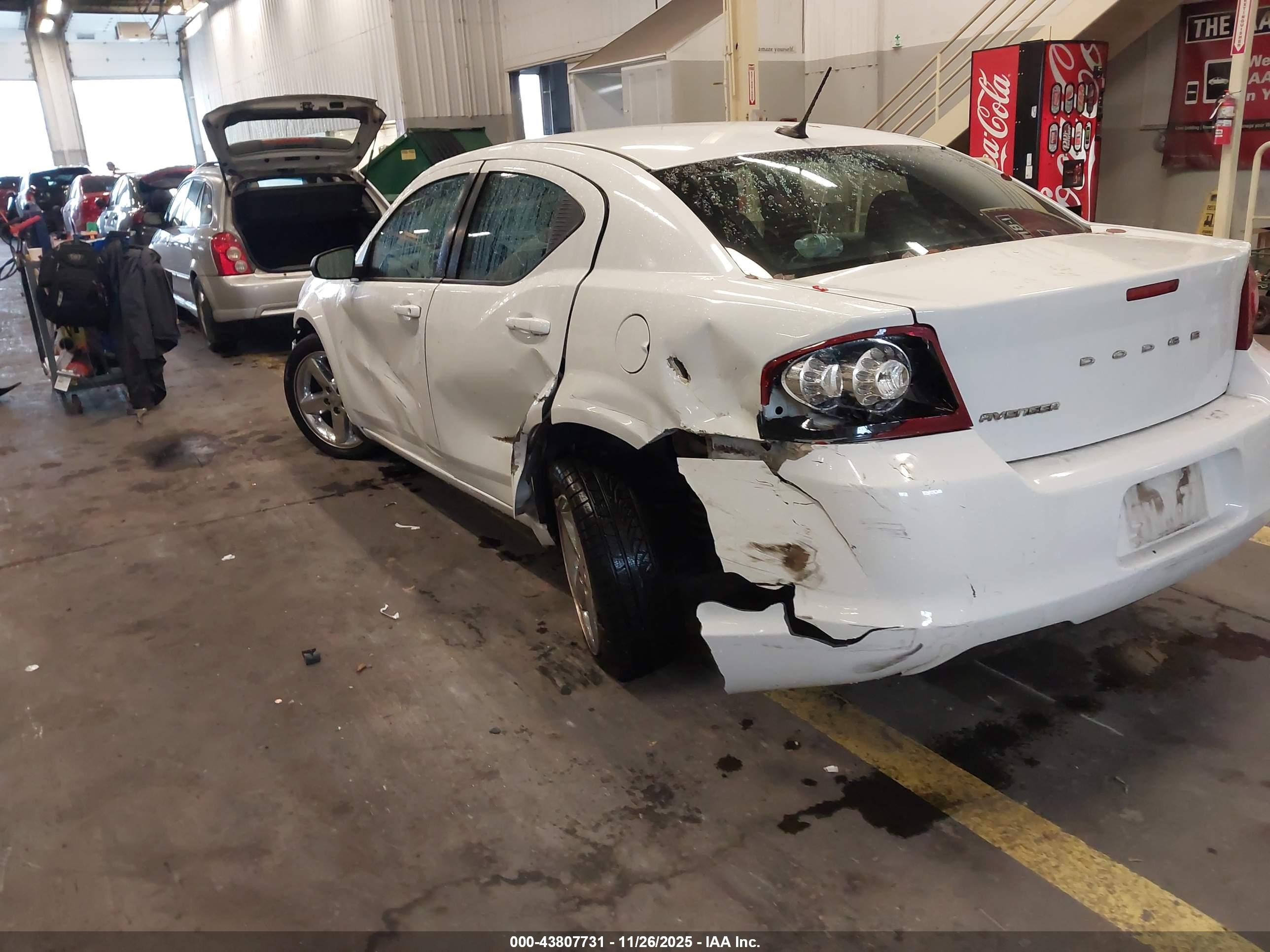 DODGE AVENGER image 3