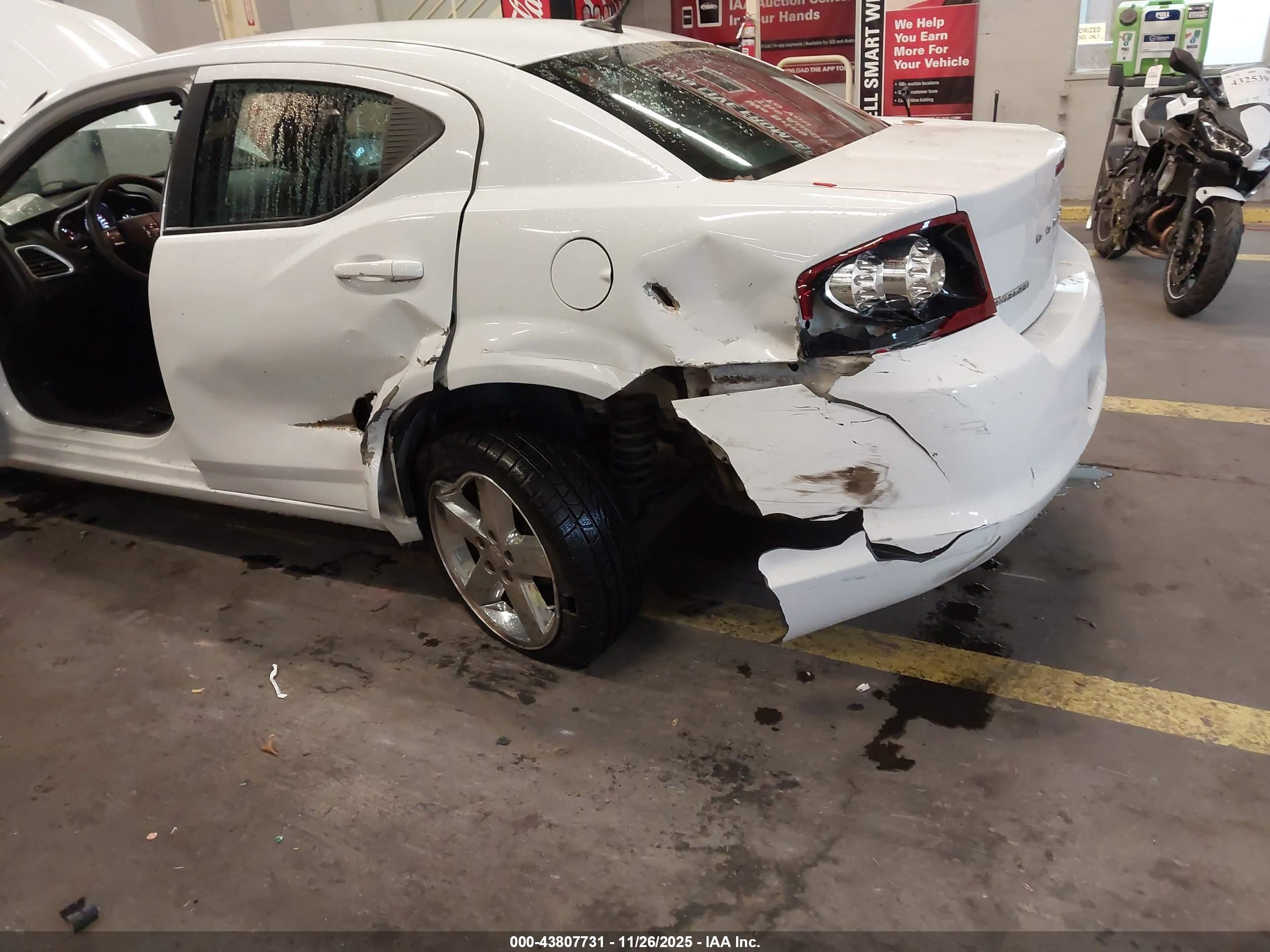 DODGE AVENGER image 6