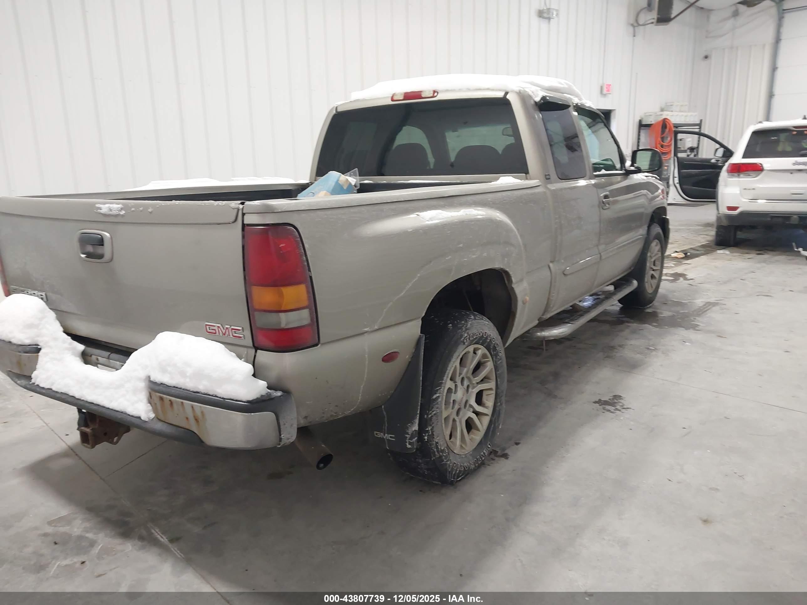 GMC SIERRA image 4