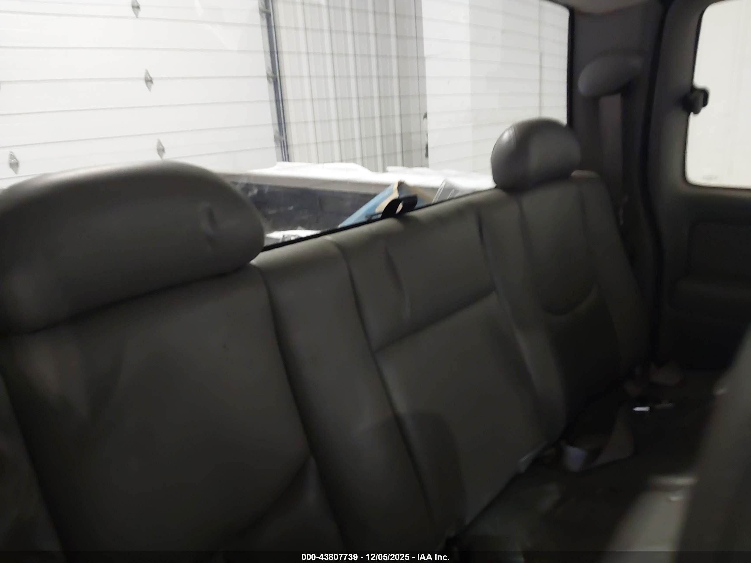 GMC SIERRA image 8