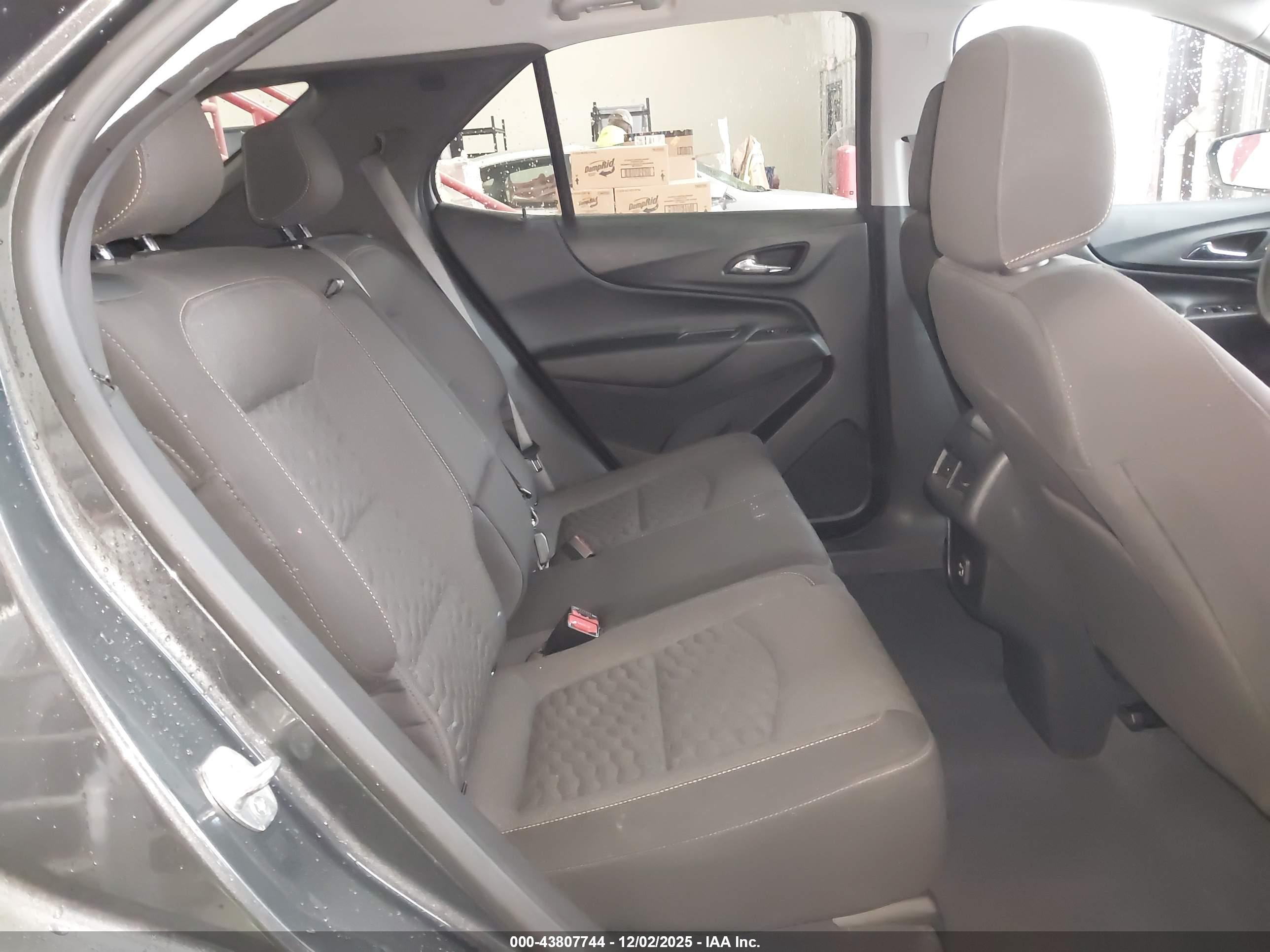CHEVROLET EQUINOX image 8