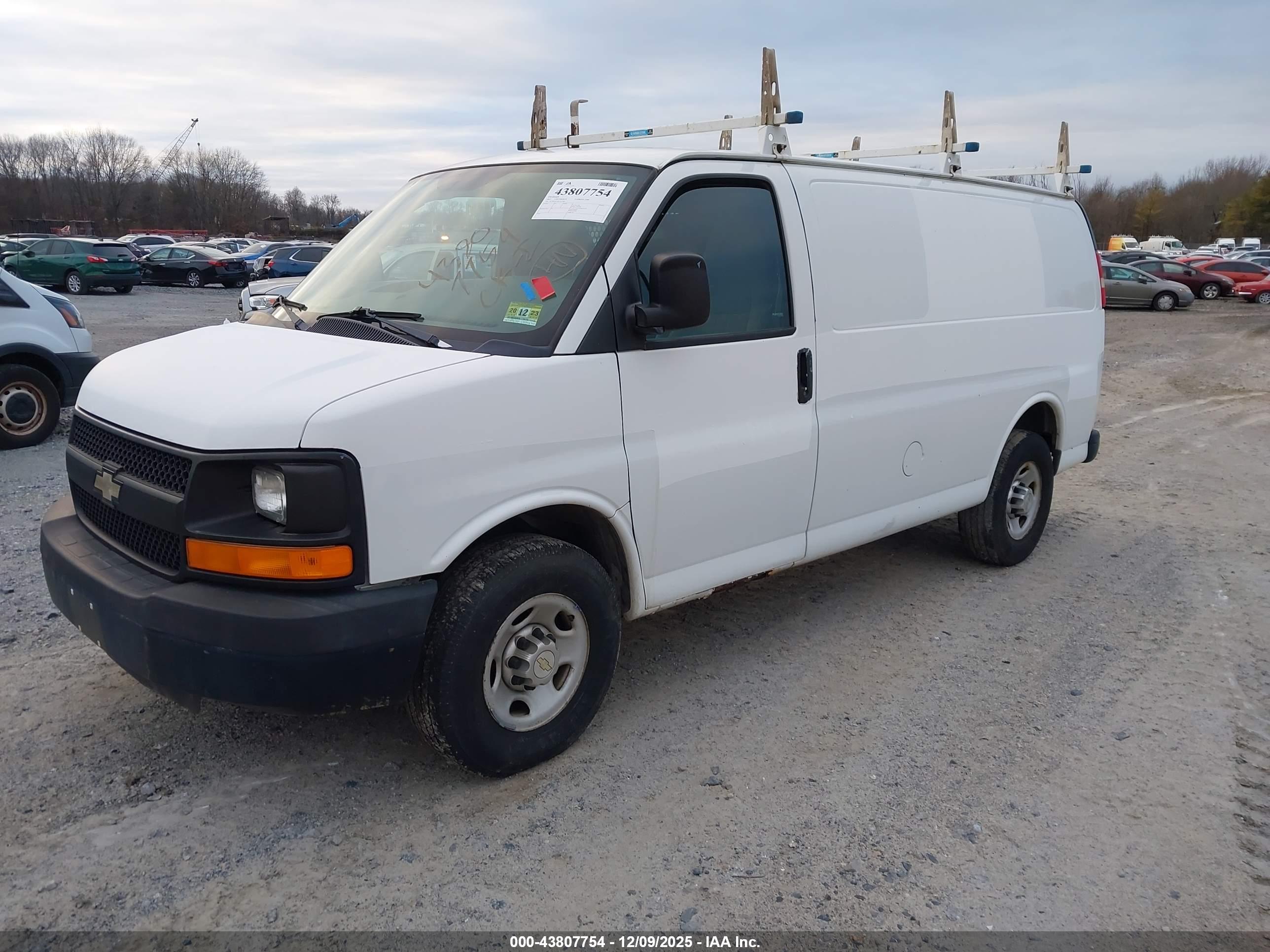 CHEVROLET EXPRESS image 2