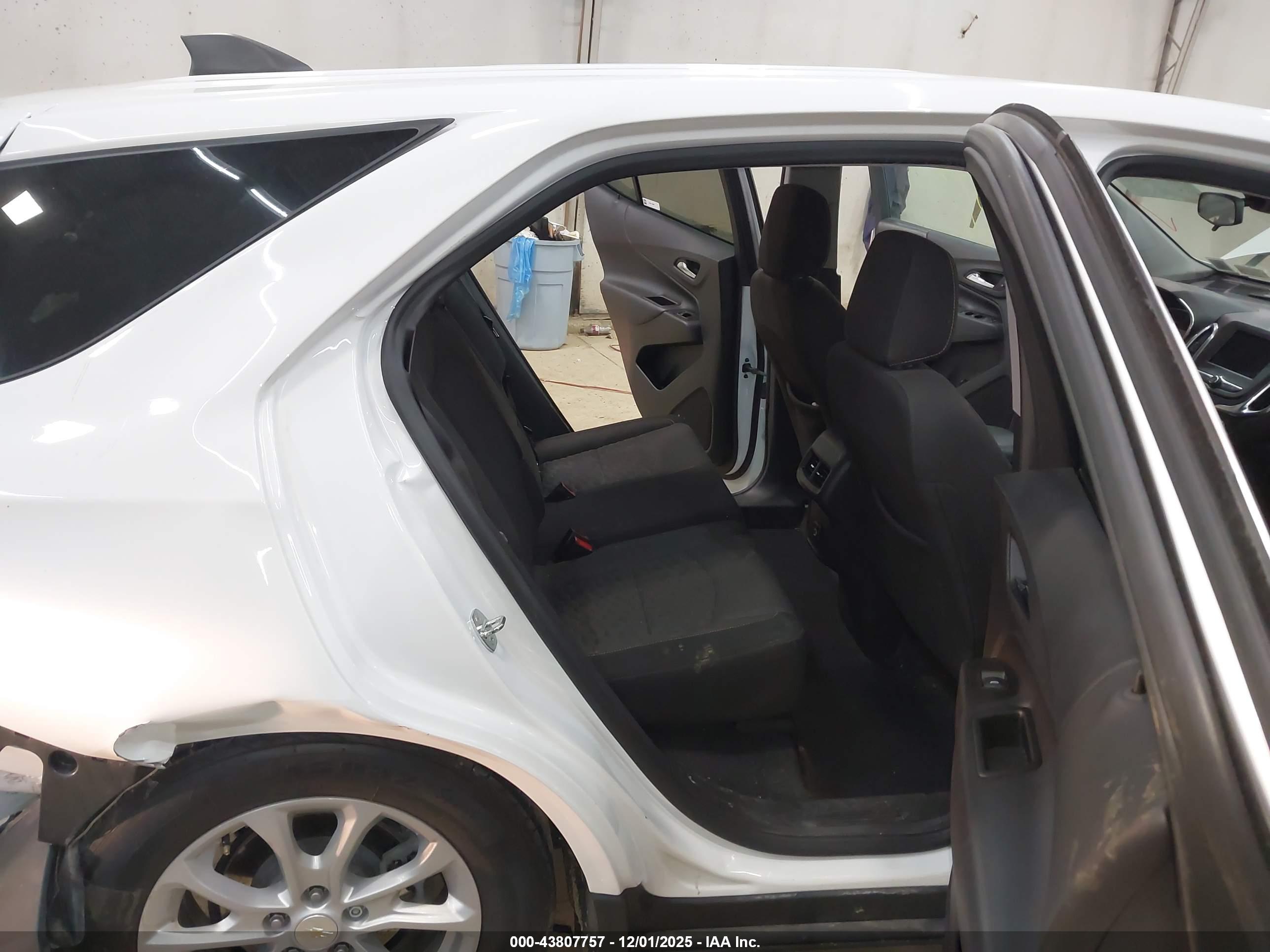 CHEVROLET EQUINOX image 8