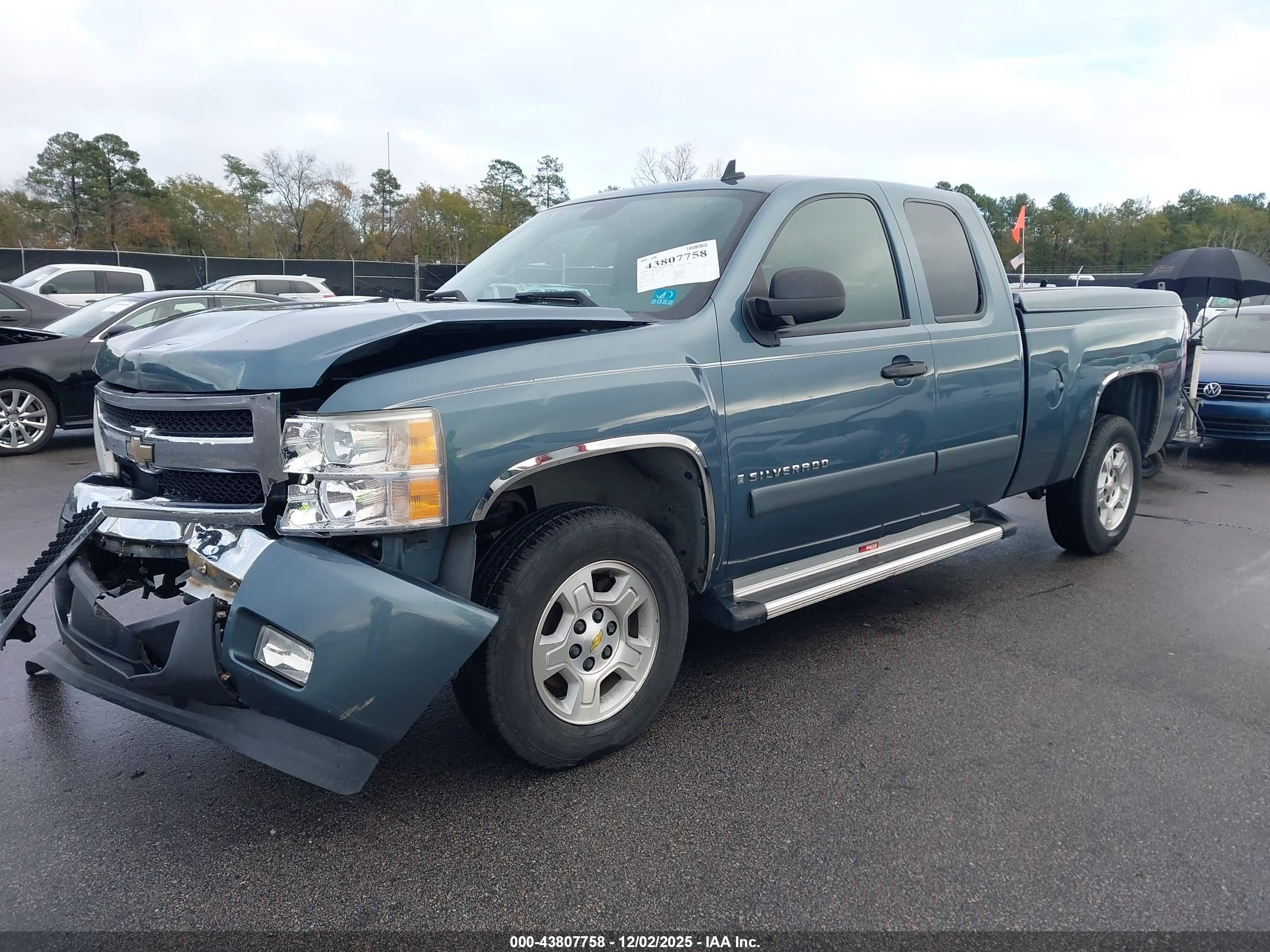 CHEVROLET SILVERADO image 2